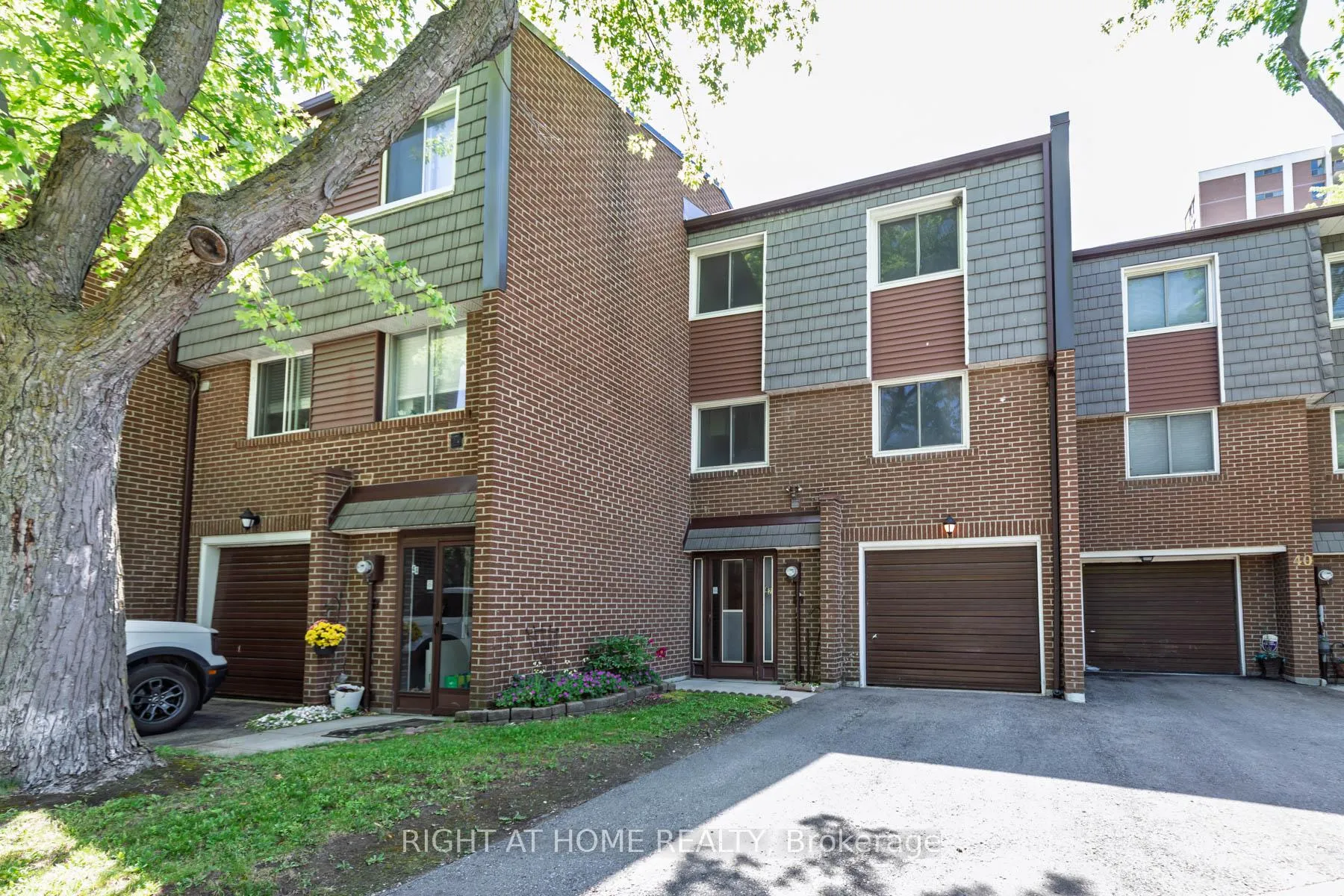 Photo 40 of 42 Vicora Linkway, Toronto, Flemingdon Park — HOMEH