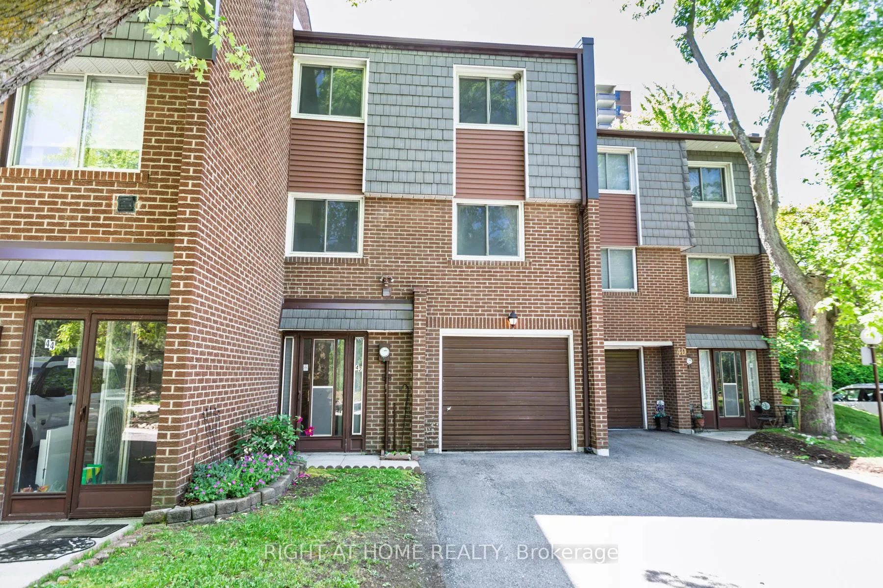 Photo 41 of 42 Vicora Linkway, Toronto, Flemingdon Park — HOMEH