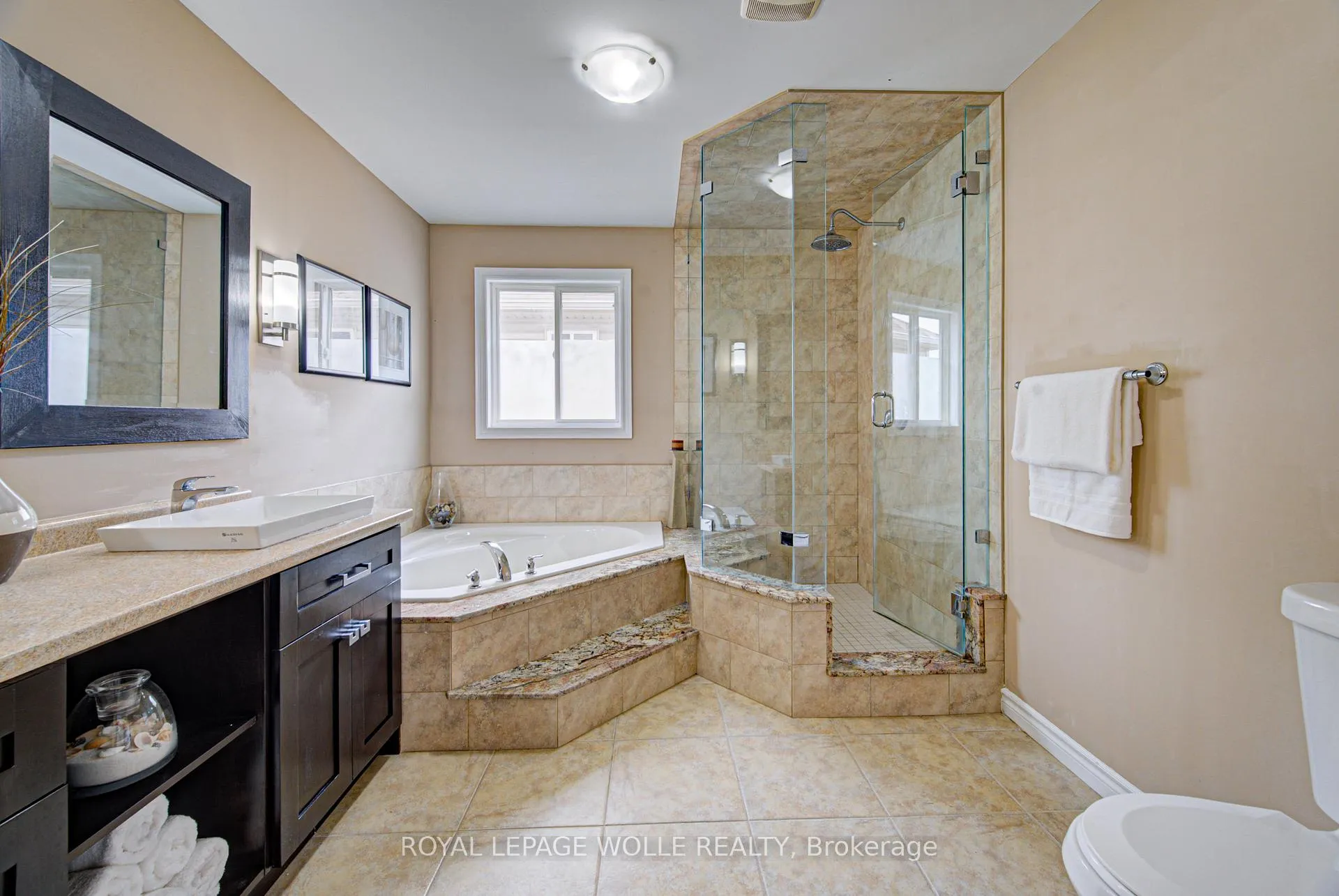 Photo 24 of 37 Davinci Boulevard, Hamilton, Carpenter — HOMEH