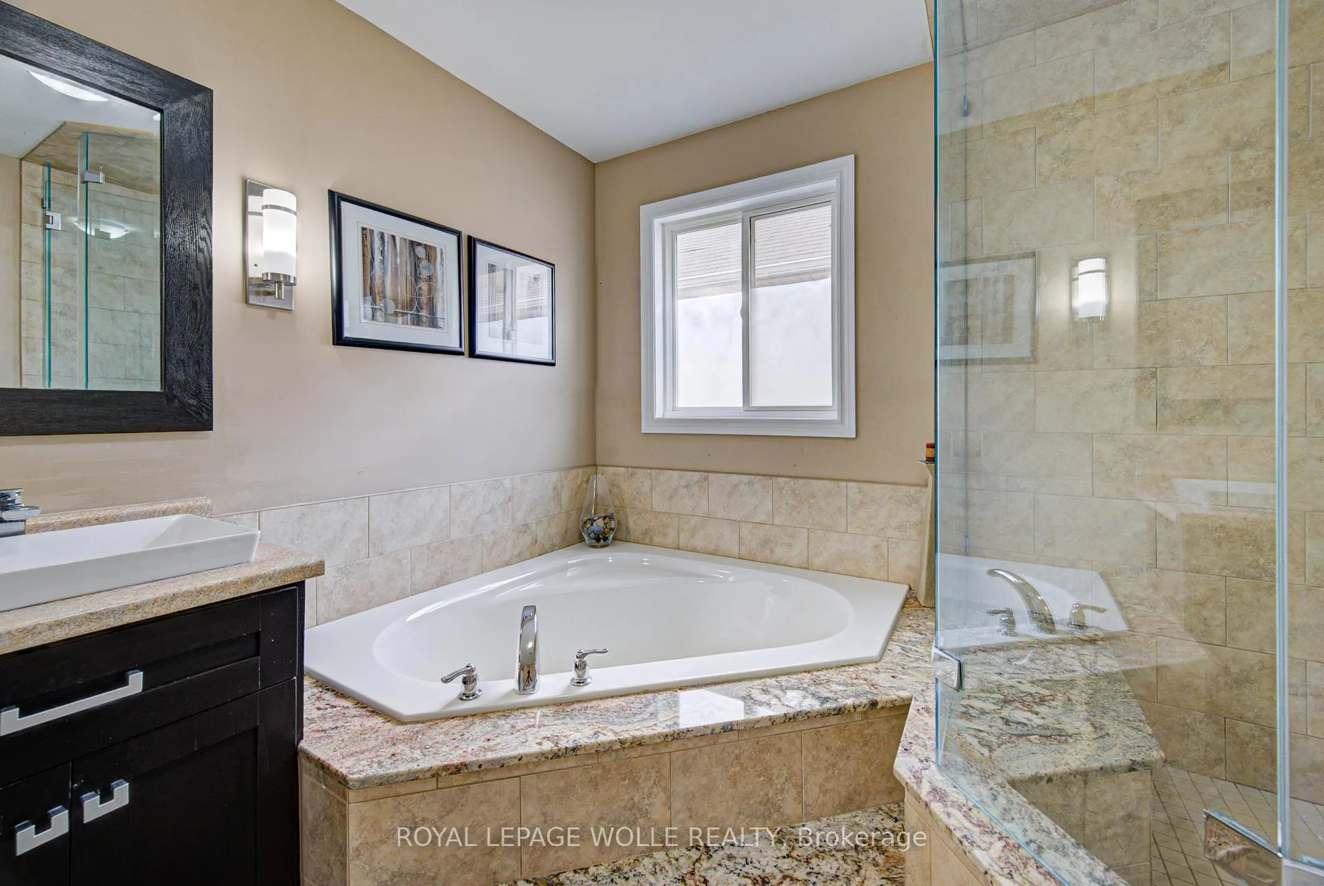 Photo 25 of 37 Davinci Boulevard, Hamilton, Carpenter — HOMEH