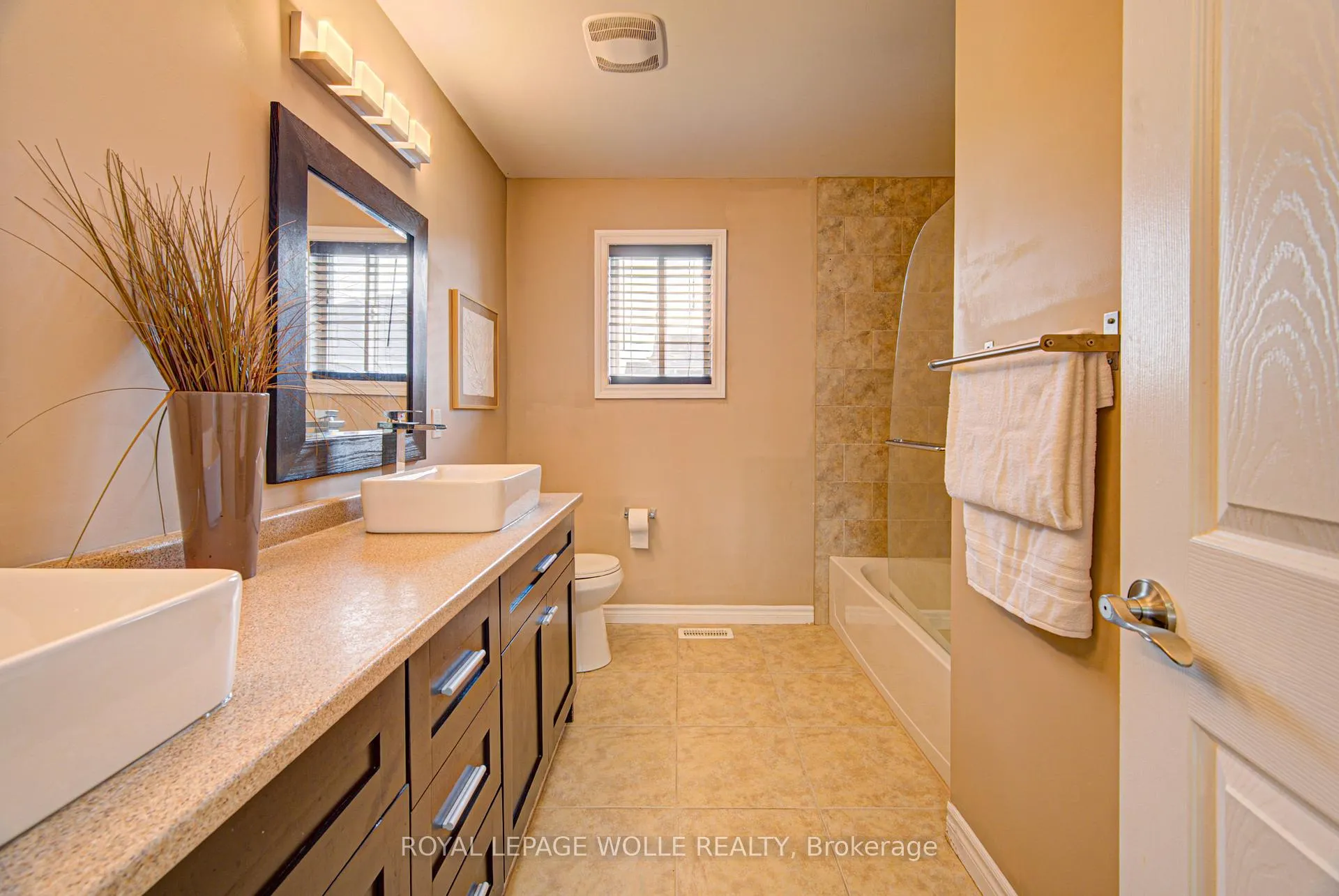Photo 30 of 37 Davinci Boulevard, Hamilton, Carpenter — HOMEH