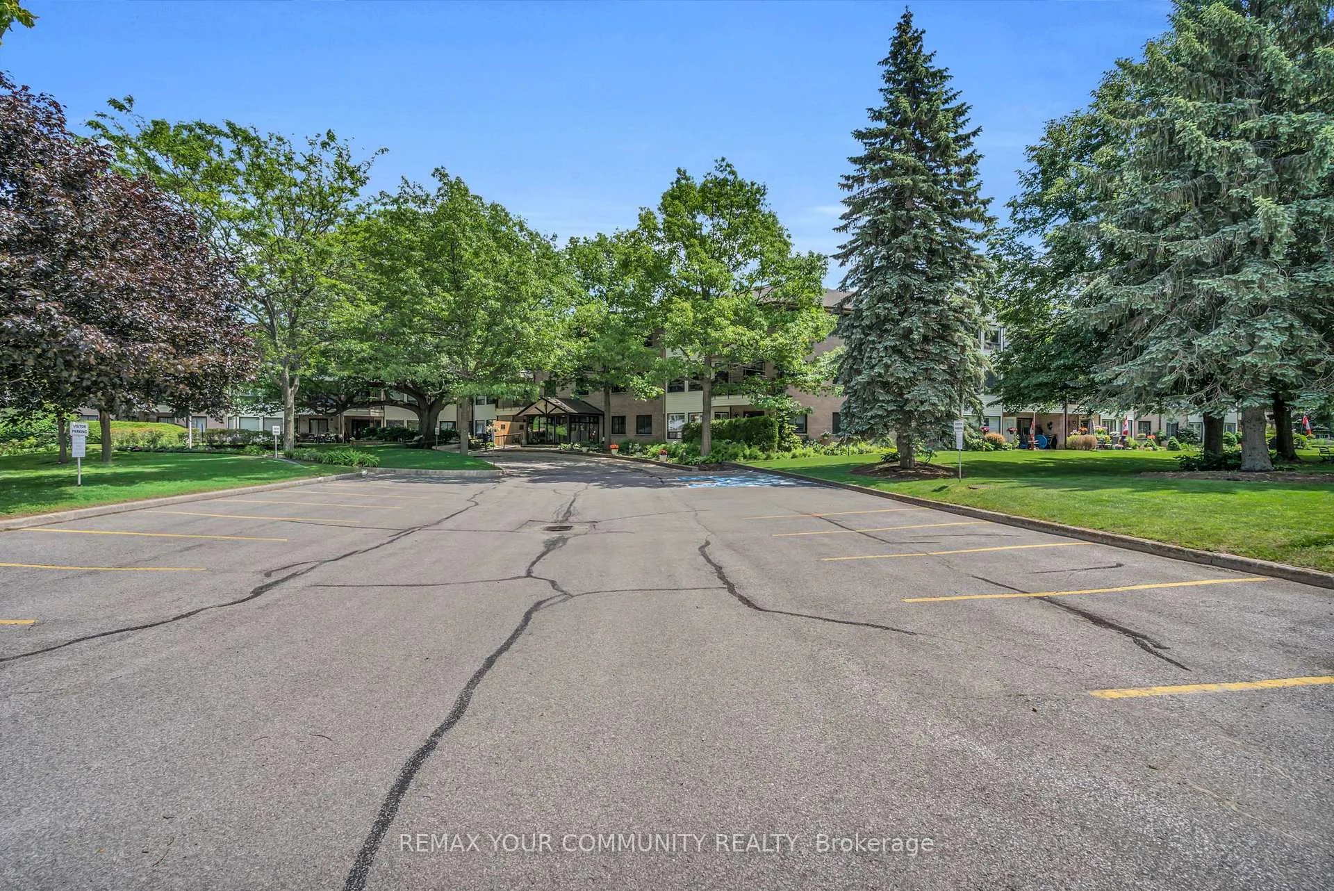 Photo 4 of Unit 210, 111 Grew Boulevard, Georgina, Sutton & Jackson's Point — HOMEH