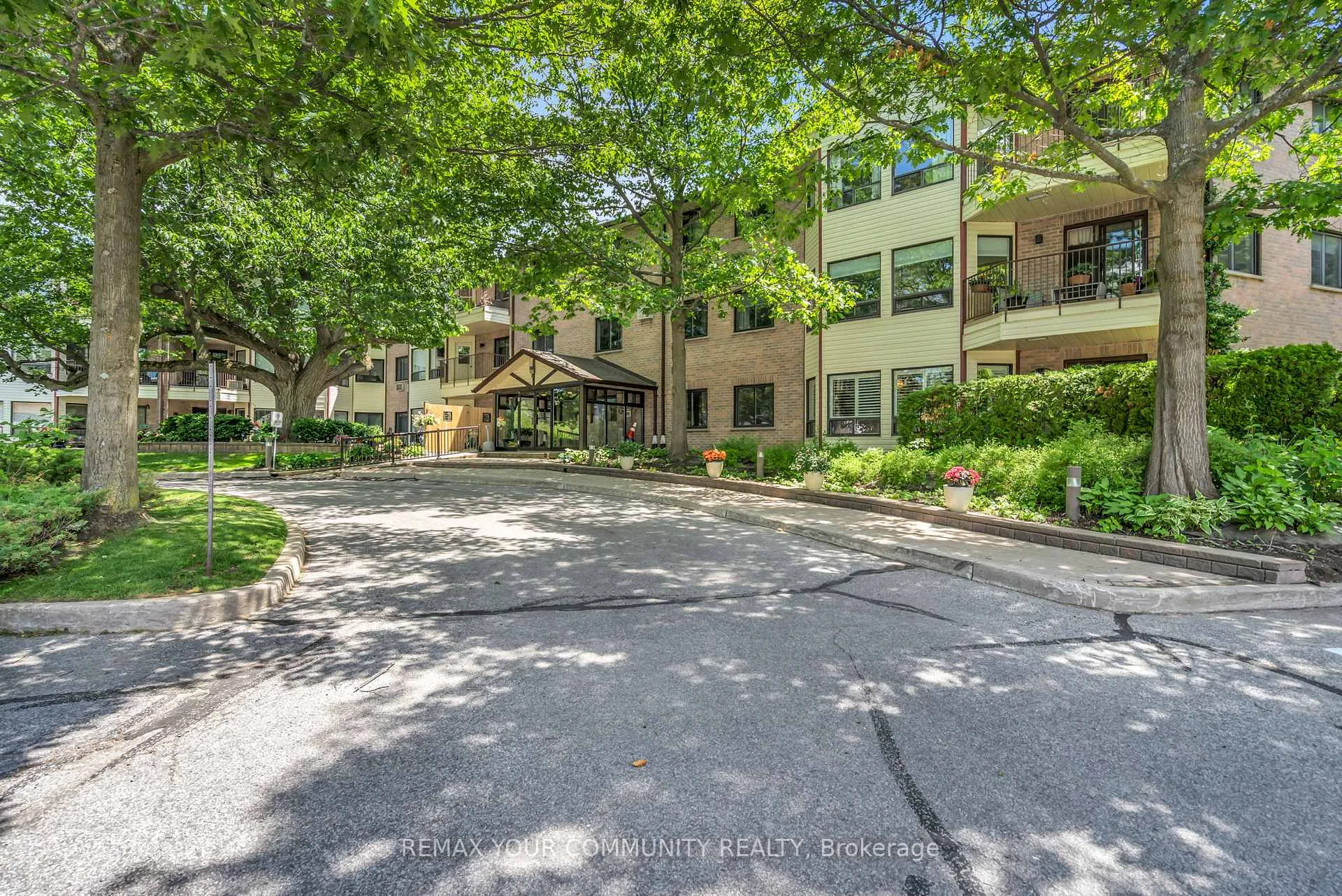 Photo 5 of Unit 210, 111 Grew Boulevard, Georgina, Sutton & Jackson's Point — HOMEH