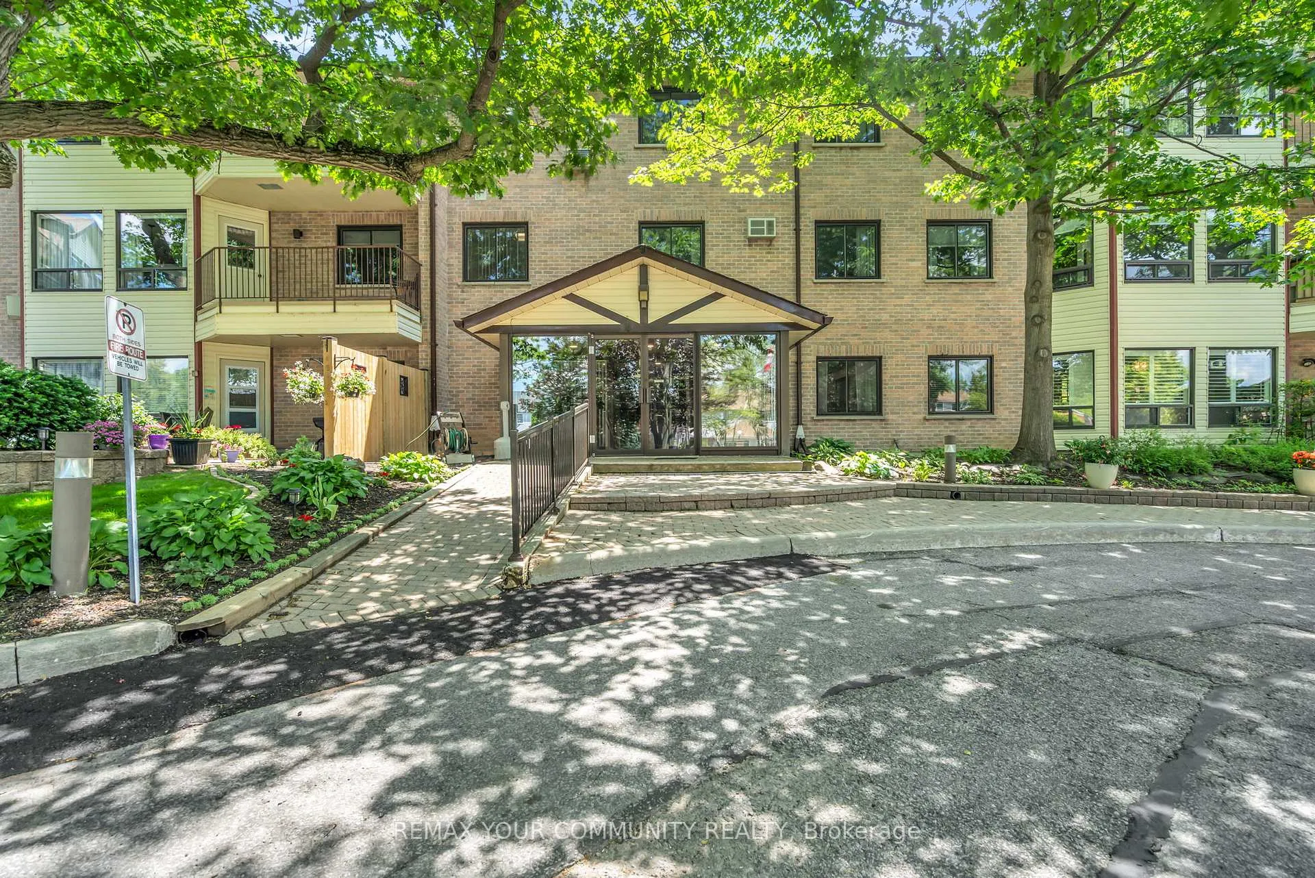 Photo 7 of Unit 210, 111 Grew Boulevard, Georgina, Sutton & Jackson's Point — HOMEH