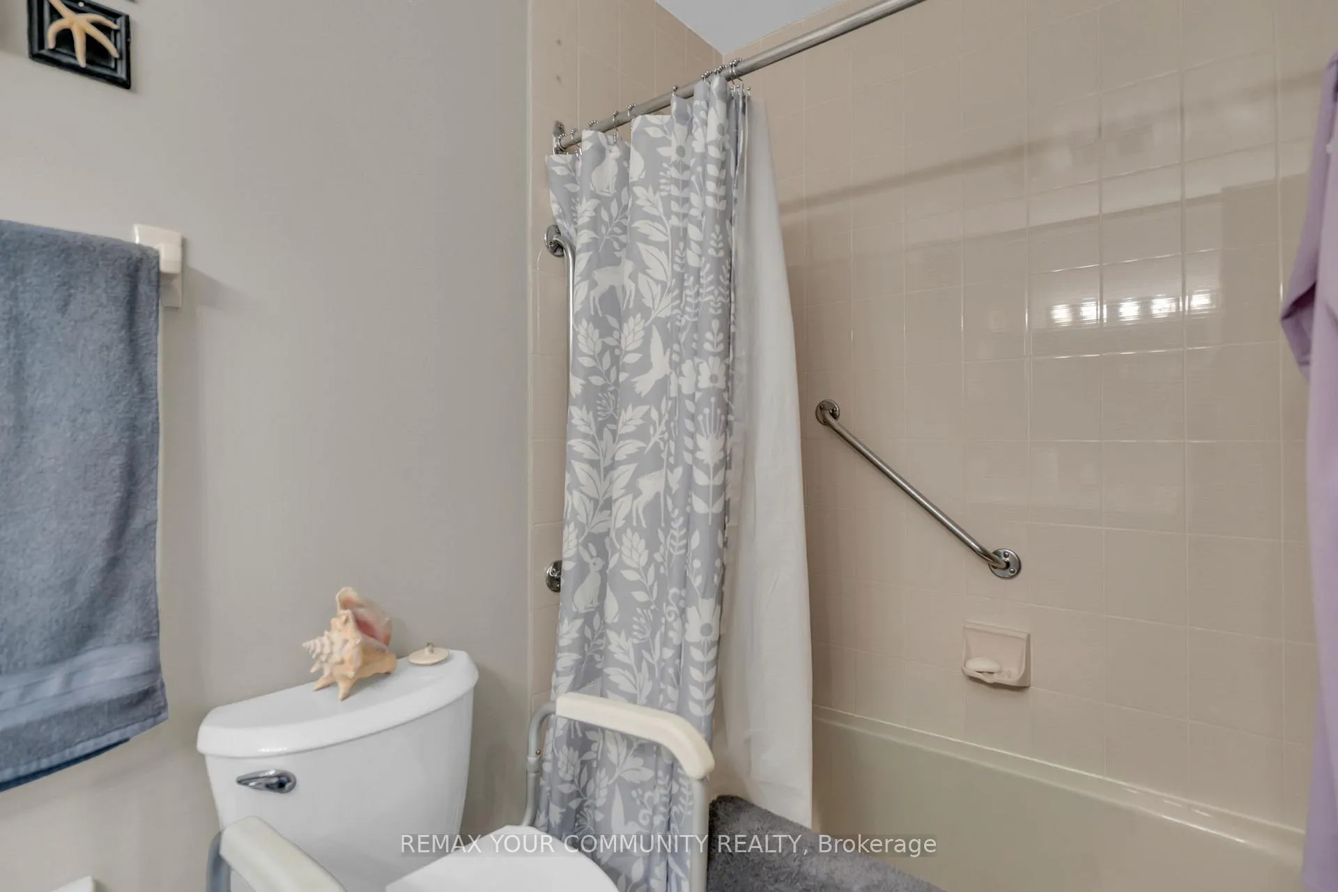 Photo 31 of Unit 210, 111 Grew Boulevard, Georgina, Sutton & Jackson's Point — HOMEH
