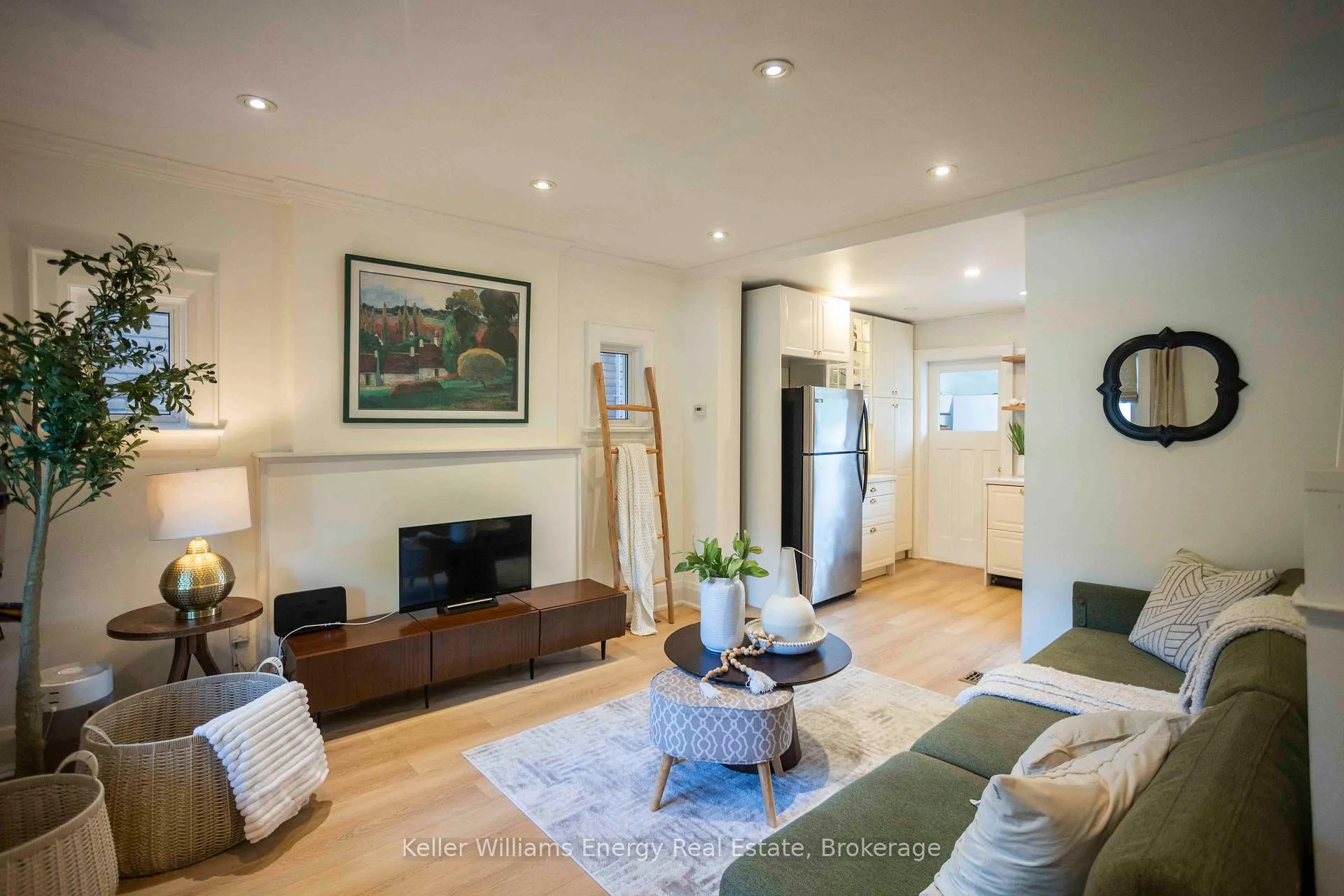 Photo 3 of 134 Mcroberts Avenue, Toronto, Corso Italia-Davenport — HOMEH