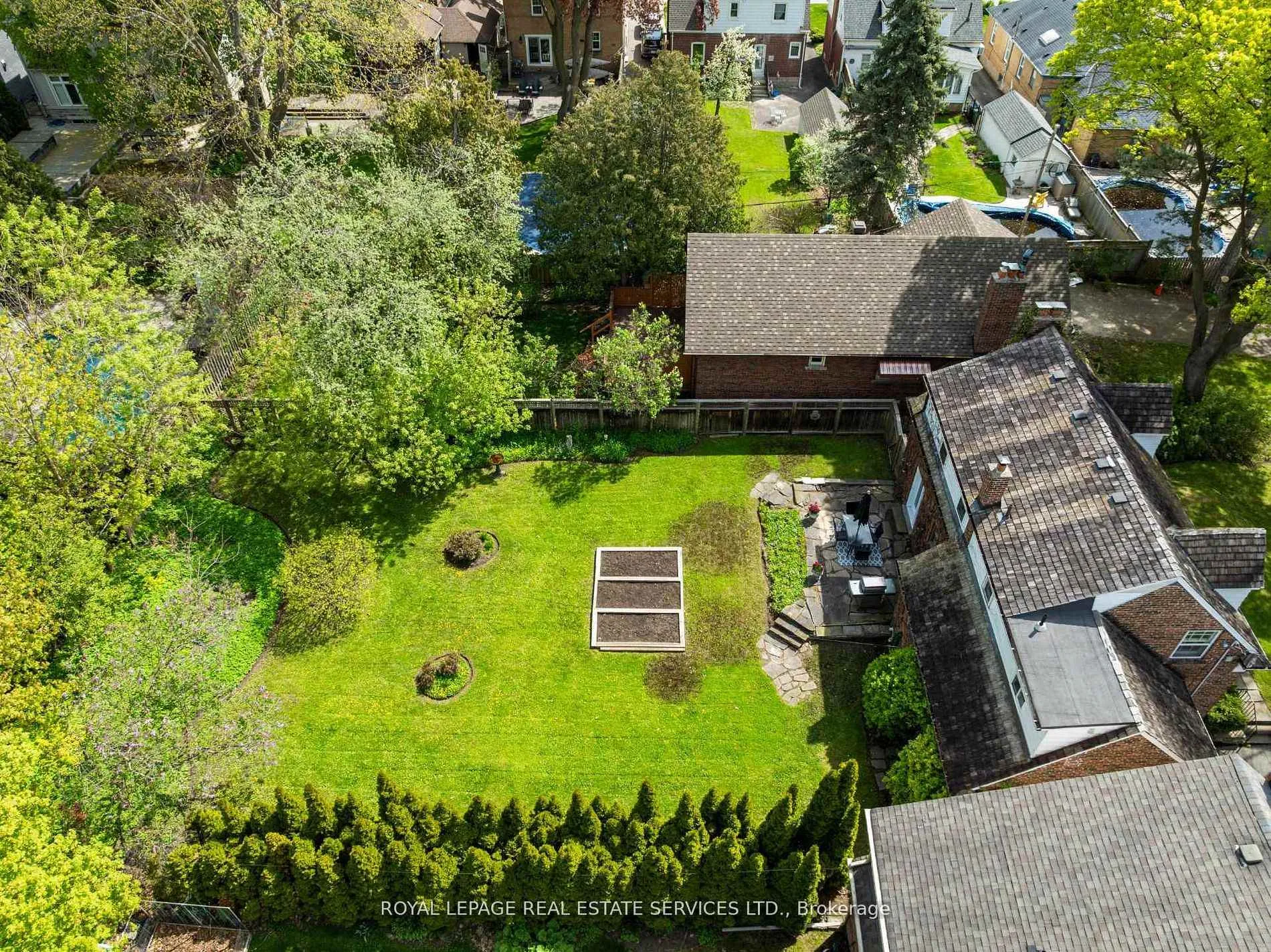 Photo 6 of 28 Holloway Road, Etobicoke, Islington-City Centre West — HOMEH