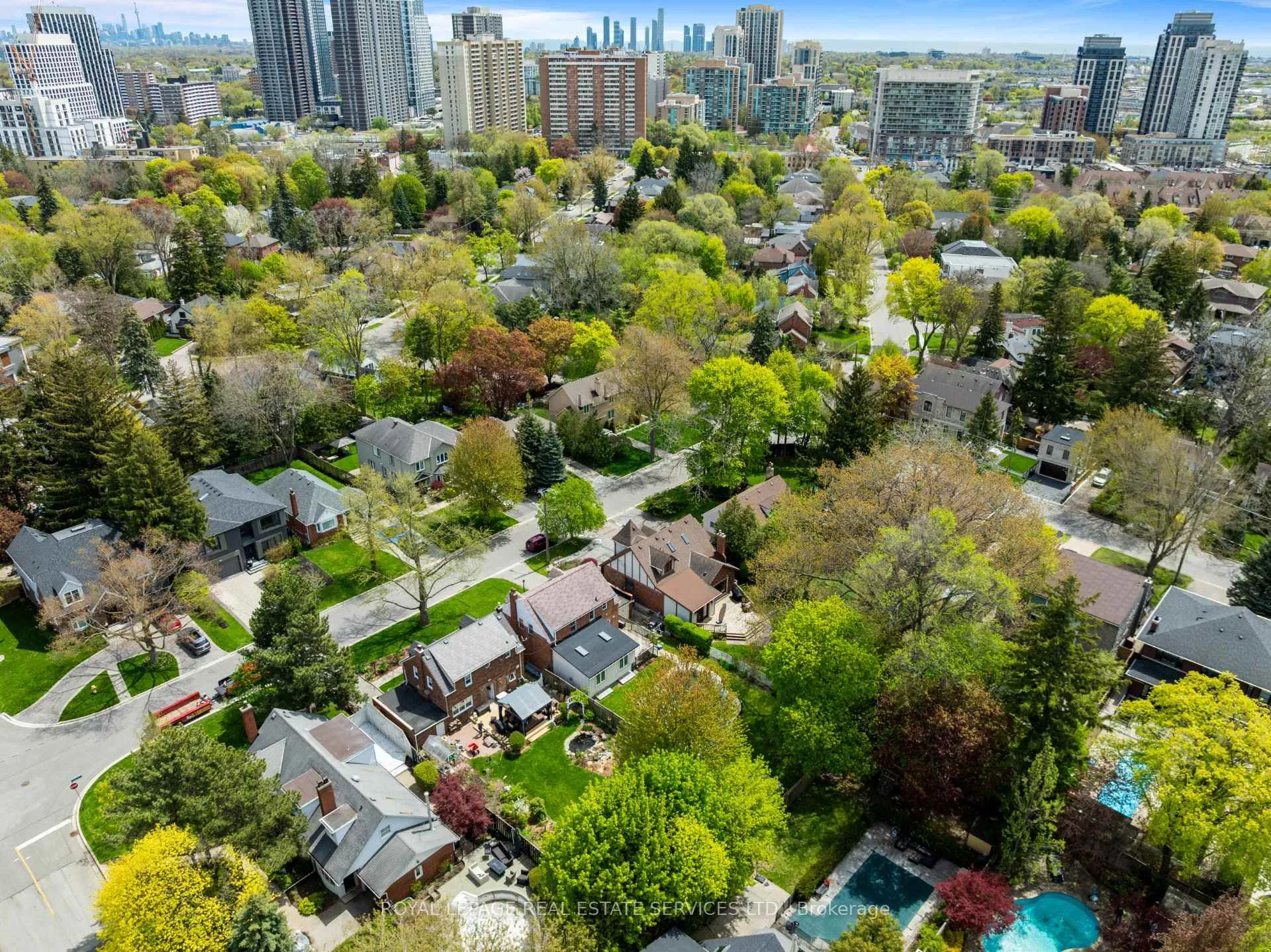Photo 30 of 28 Holloway Road, Etobicoke, Islington-City Centre West — HOMEH