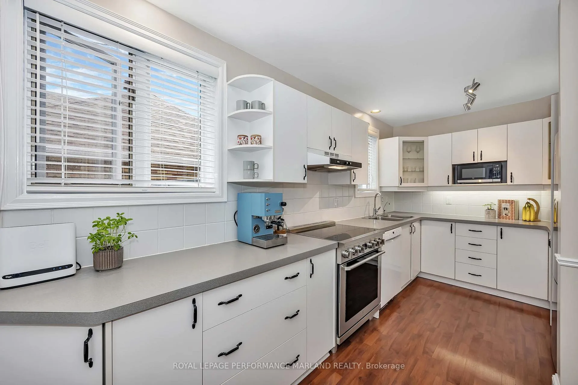 Photo 8 of 128 Mason Terrace, Ottawa, Ottawa East — HOMEH