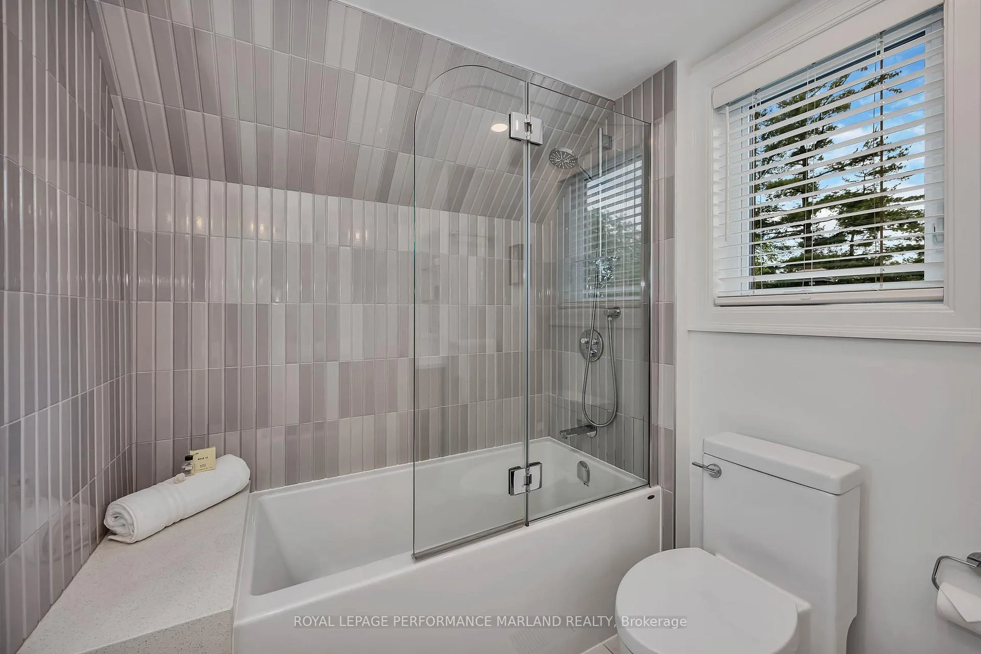 Photo 23 of 128 Mason Terrace, Ottawa, Ottawa East — HOMEH