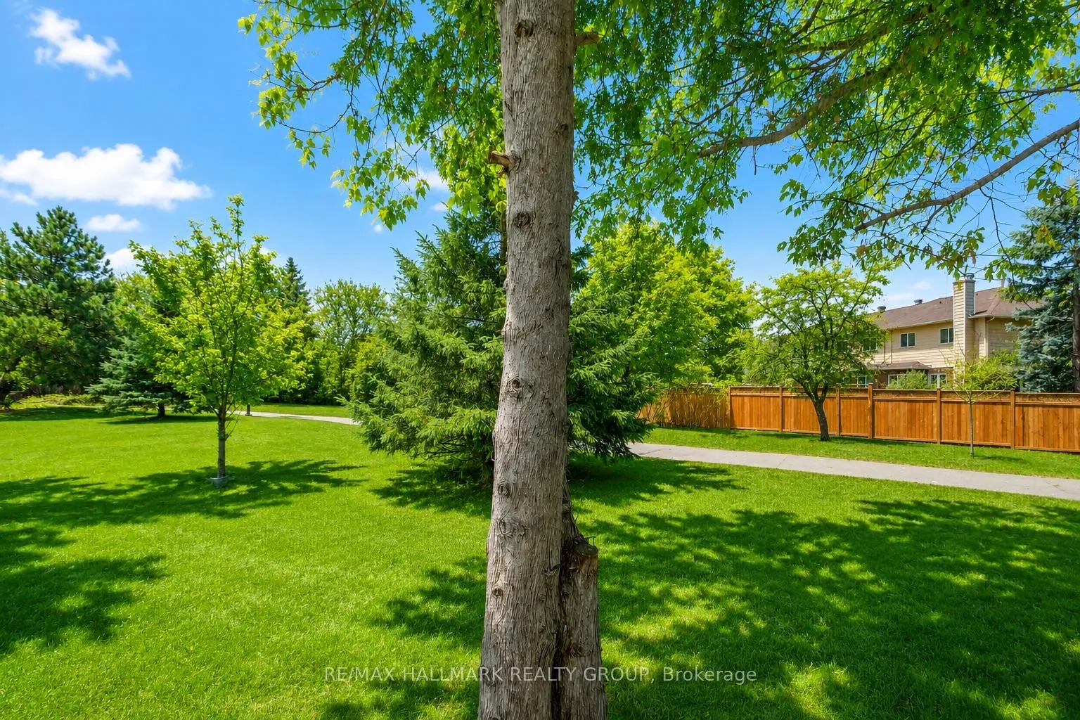 Photo 2 of 110 Hunter's Glen Crescent, Ottawa, Hunt Club Park/Greenboro — HOMEH