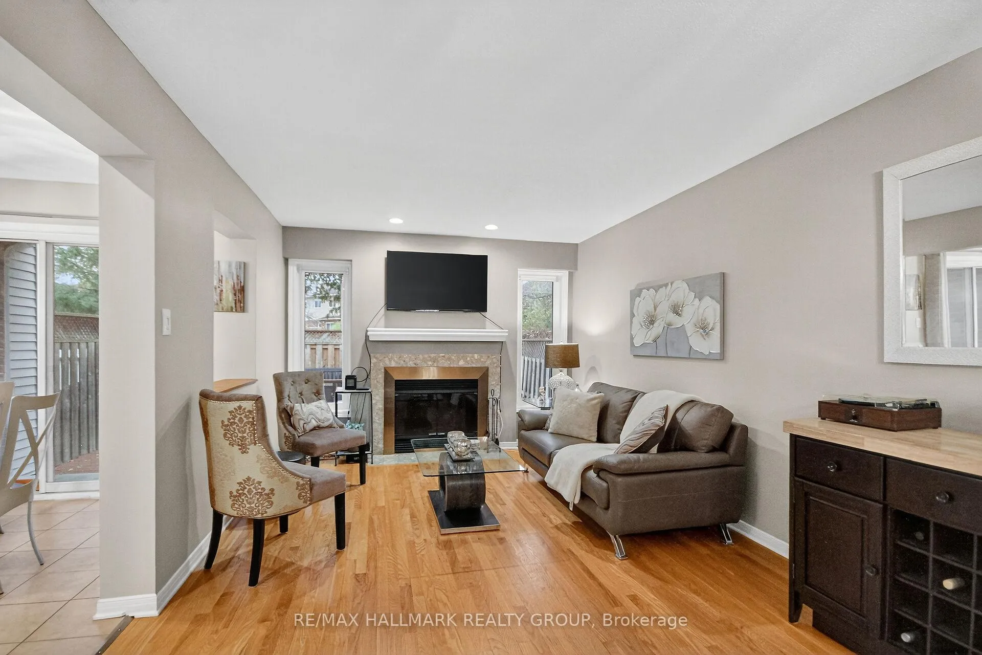 Photo 4 of 110 Hunter's Glen Crescent, Ottawa, Hunt Club Park/Greenboro — HOMEH