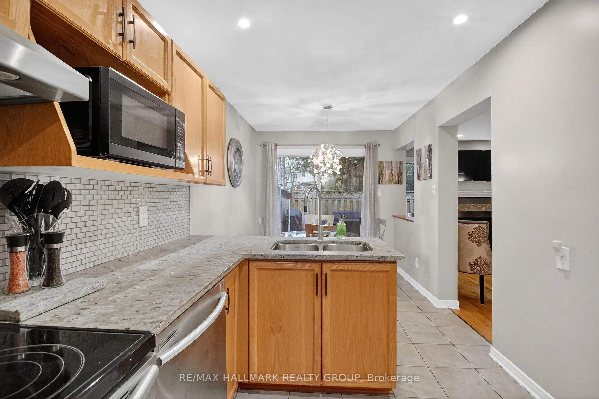 Photo 10 of 110 Hunter's Glen Crescent, Ottawa, Hunt Club Park/Greenboro — HOMEH