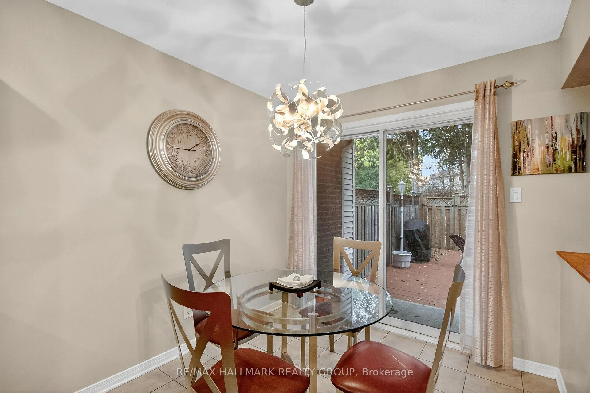 Photo 11 of 110 Hunter's Glen Crescent, Ottawa, Hunt Club Park/Greenboro — HOMEH