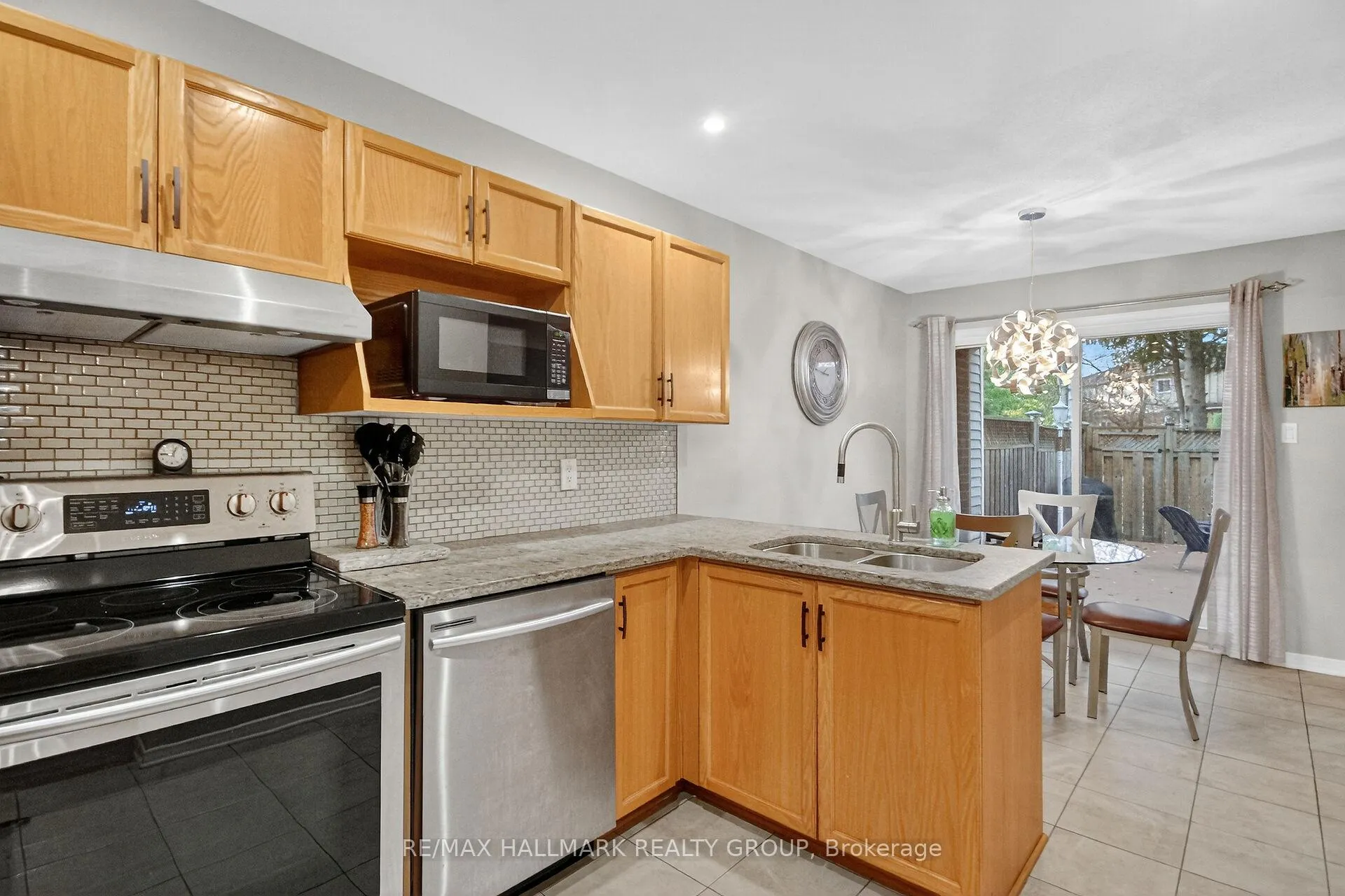 Photo 12 of 110 Hunter's Glen Crescent, Ottawa, Hunt Club Park/Greenboro — HOMEH