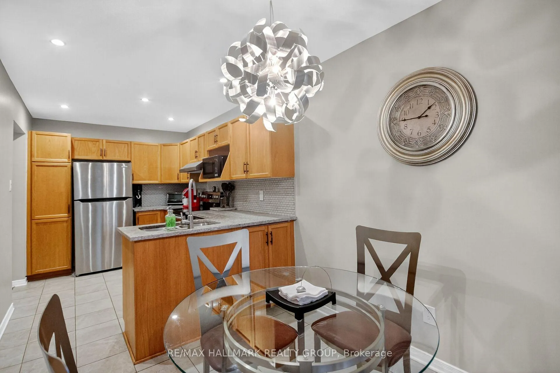 Photo 13 of 110 Hunter's Glen Crescent, Ottawa, Hunt Club Park/Greenboro — HOMEH