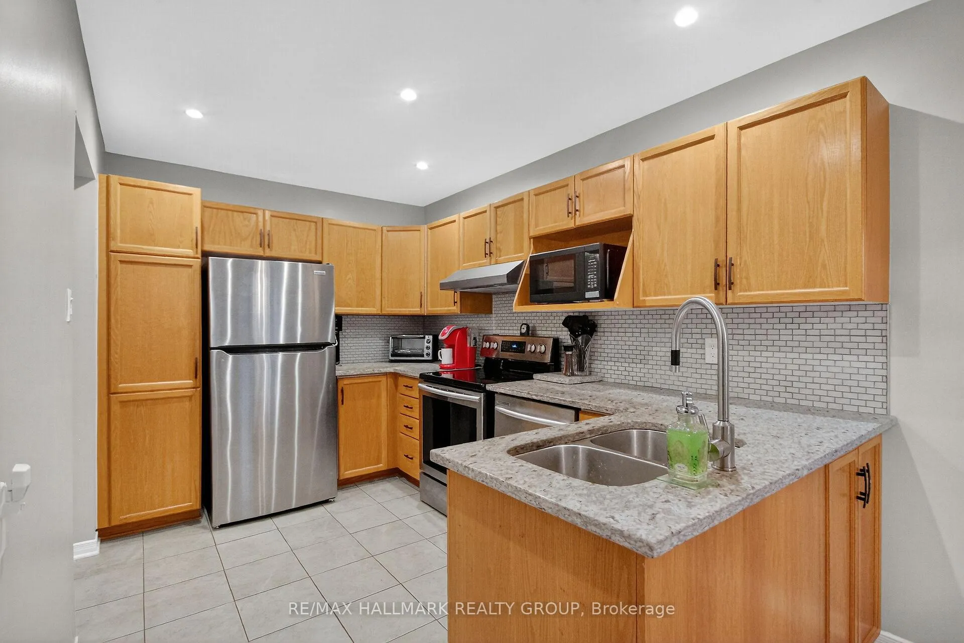 Photo 14 of 110 Hunter's Glen Crescent, Ottawa, Hunt Club Park/Greenboro — HOMEH