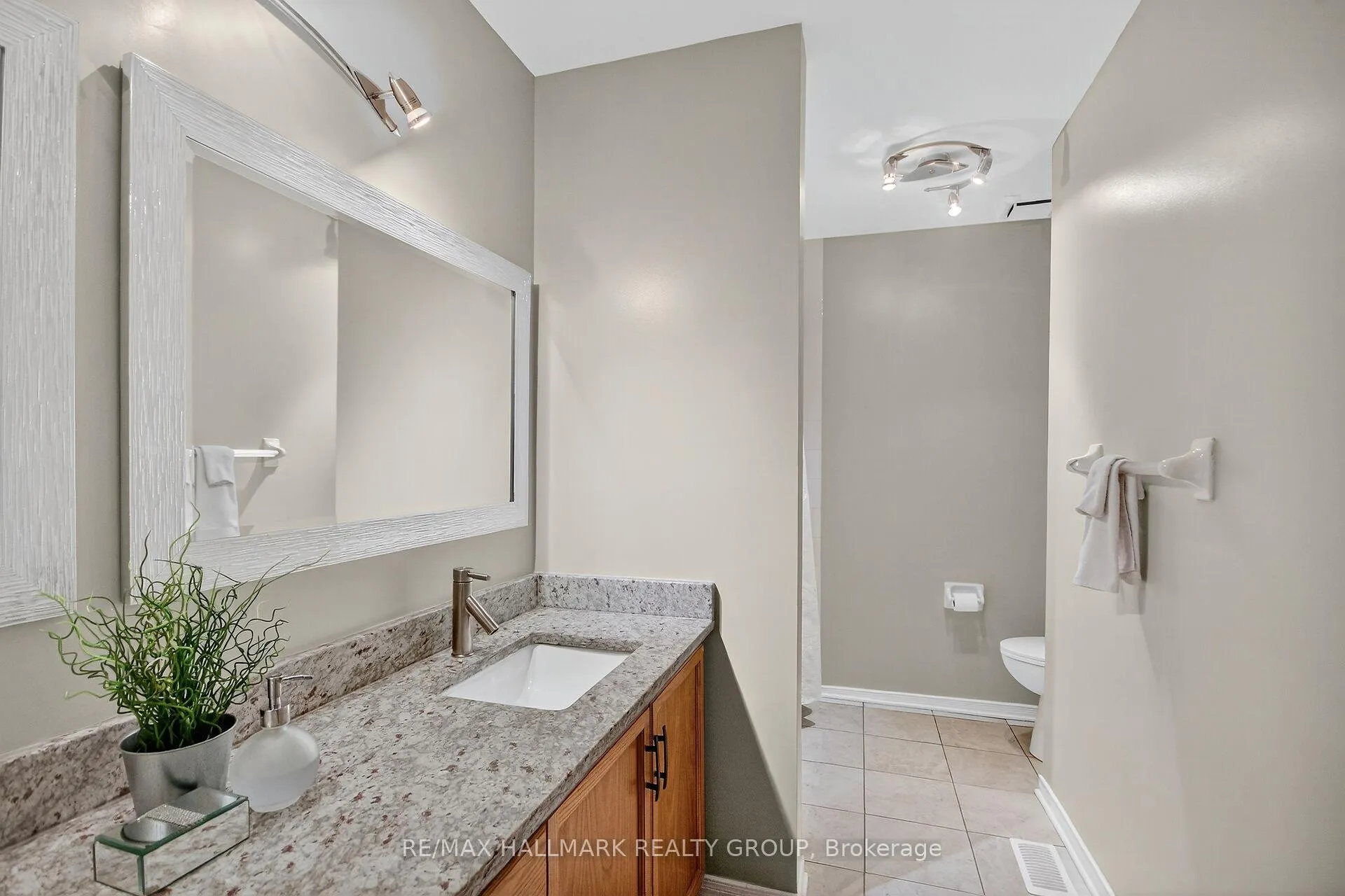 Photo 22 of 110 Hunter's Glen Crescent, Ottawa, Hunt Club Park/Greenboro — HOMEH
