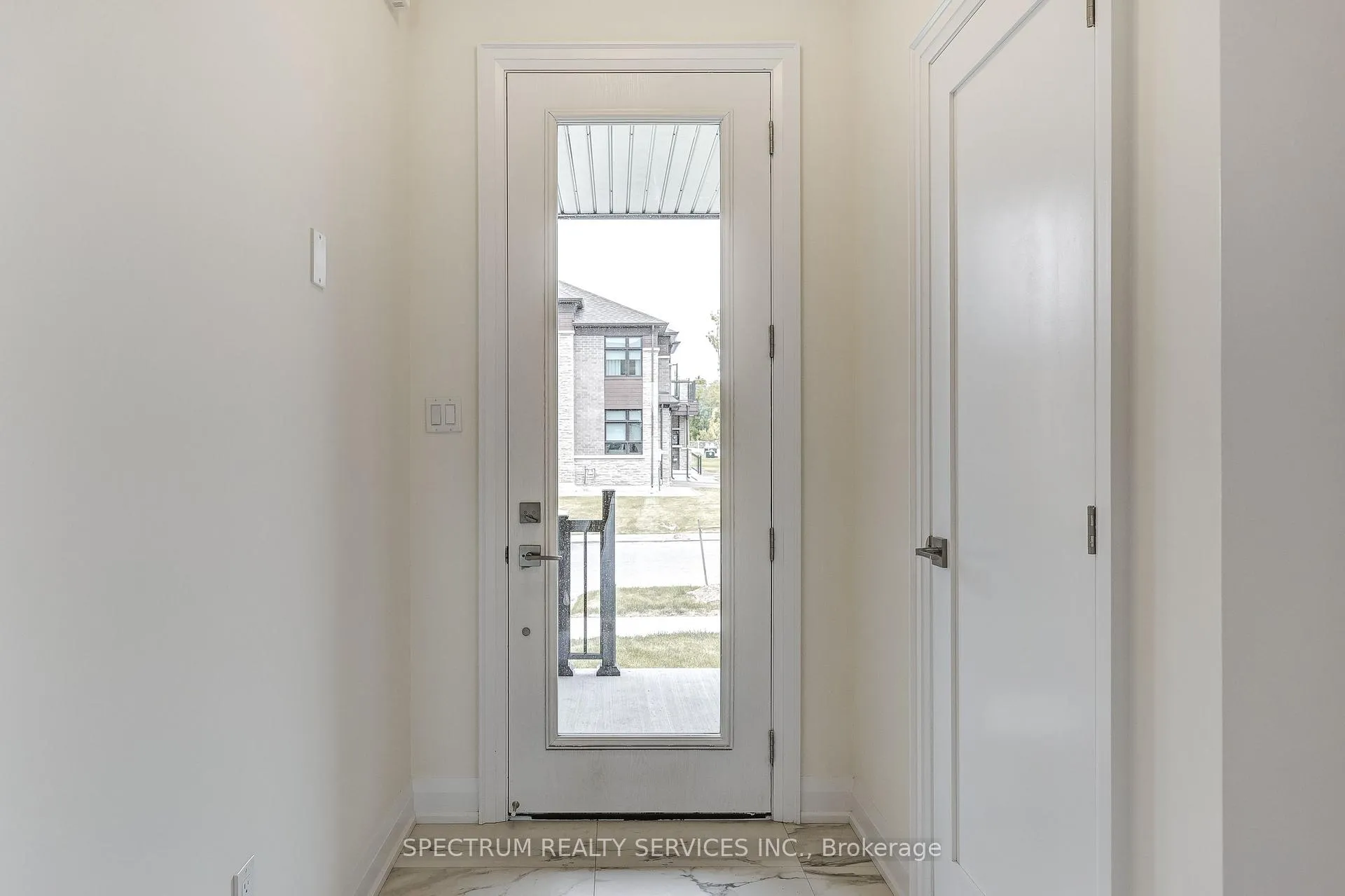 Photo 5 of 172 Adario Crescent, Vaughan, Vellore Village — HOMEH