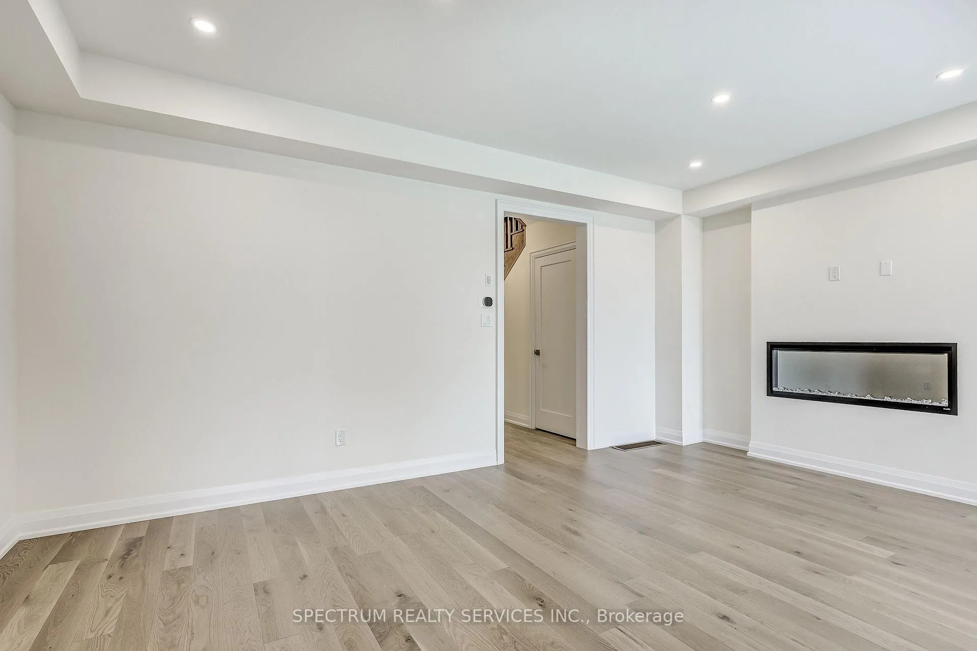 Photo 13 of 172 Adario Crescent, Vaughan, Vellore Village — HOMEH