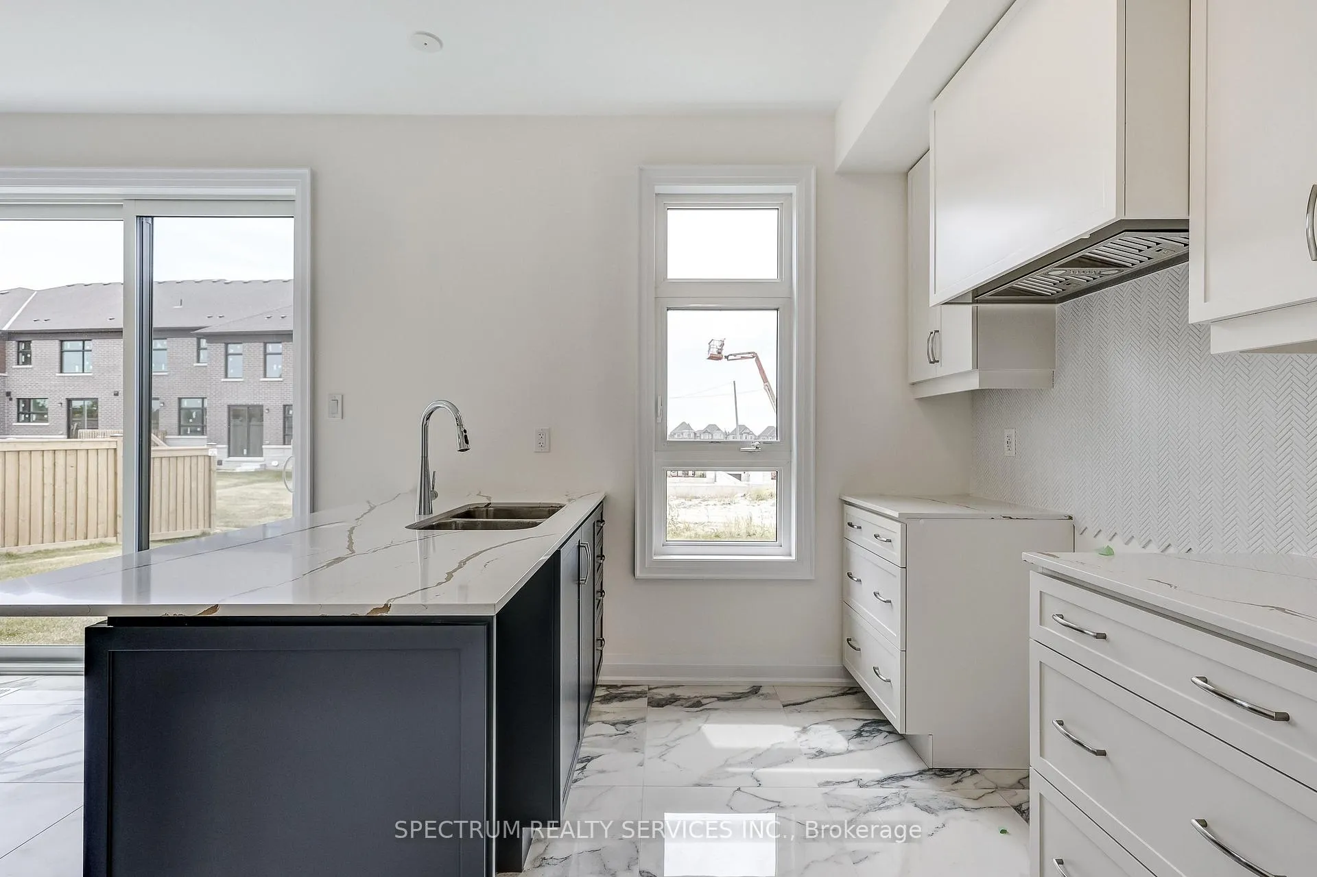 Photo 14 of 172 Adario Crescent, Vaughan, Vellore Village — HOMEH