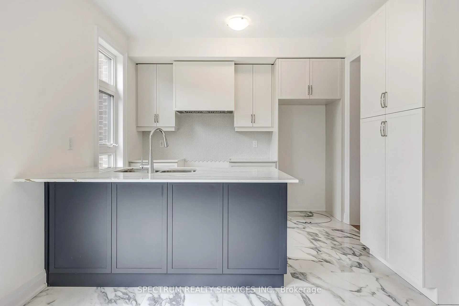 Photo 16 of 172 Adario Crescent, Vaughan, Vellore Village — HOMEH