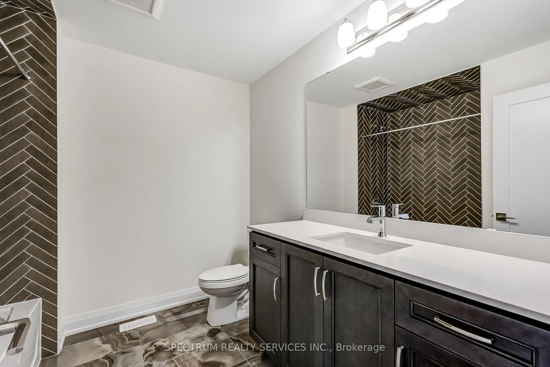 Photo 24 of 172 Adario Crescent, Vaughan, Vellore Village — HOMEH