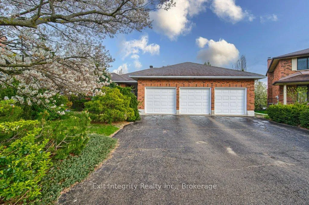 Photo 2 of 247 Rolling Acres Court, Kitchener, Idlewood — HOMEH