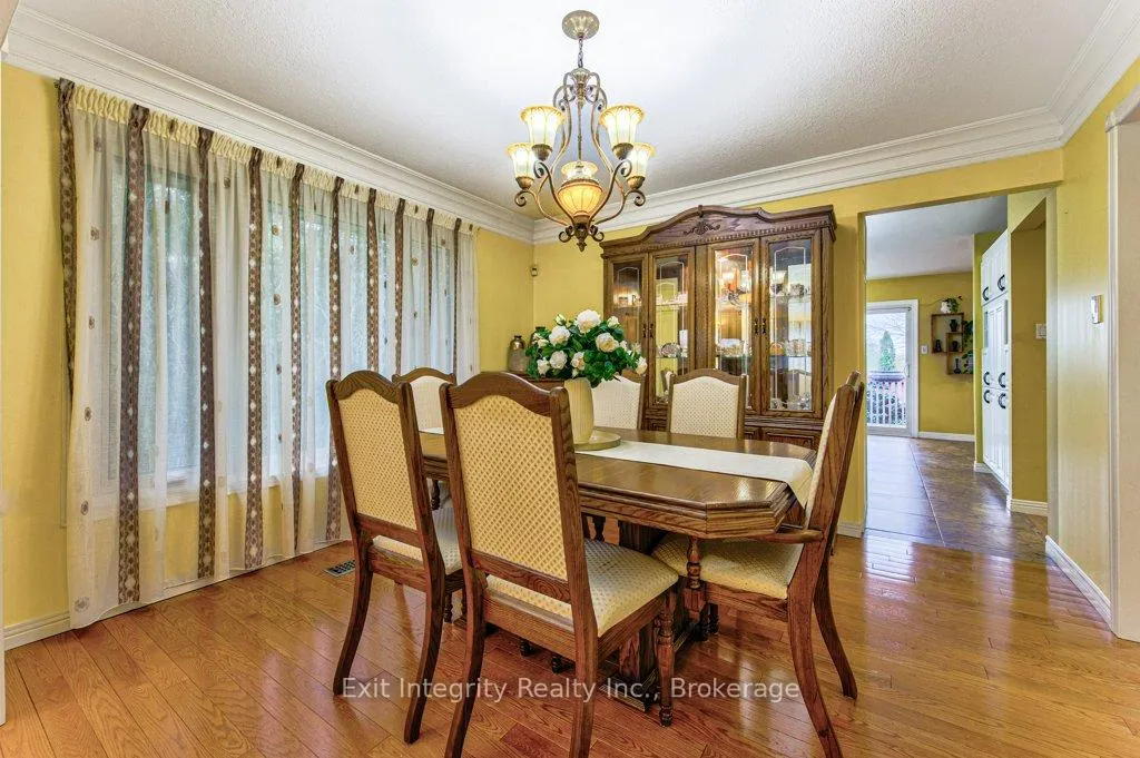 Photo 8 of 247 Rolling Acres Court, Kitchener, Idlewood — HOMEH