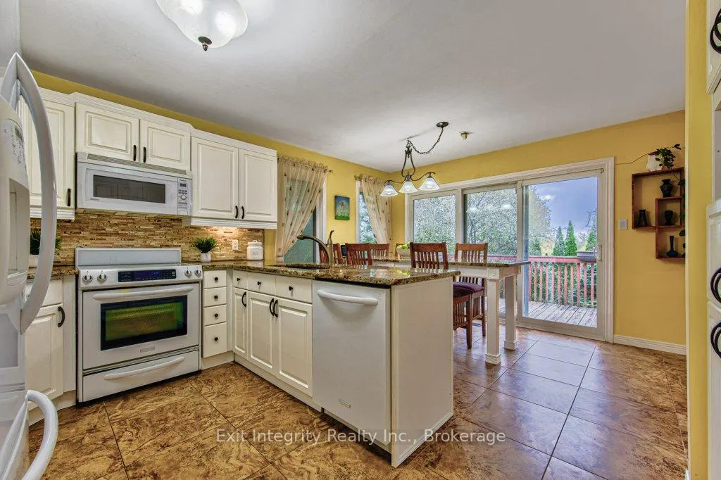 Photo 14 of 247 Rolling Acres Court, Kitchener, Idlewood — HOMEH