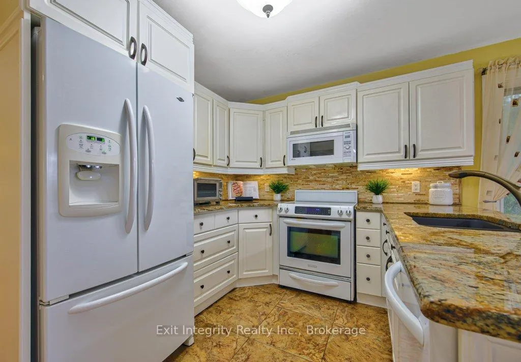 Photo 15 of 247 Rolling Acres Court, Kitchener, Idlewood — HOMEH