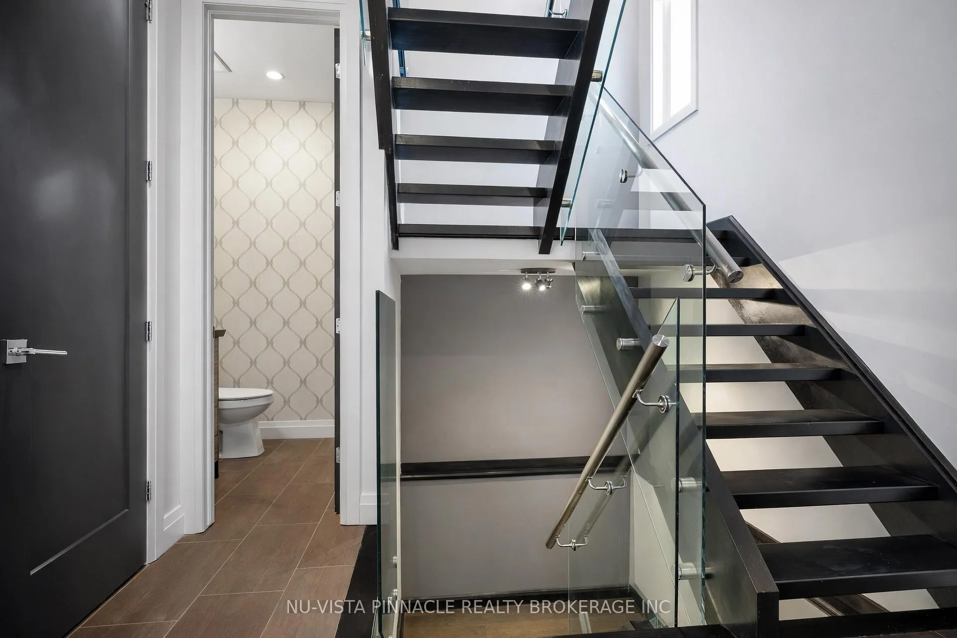 Photo 3 of Unit 16, 433 Hyde Park Road, London, North P — HOMEH