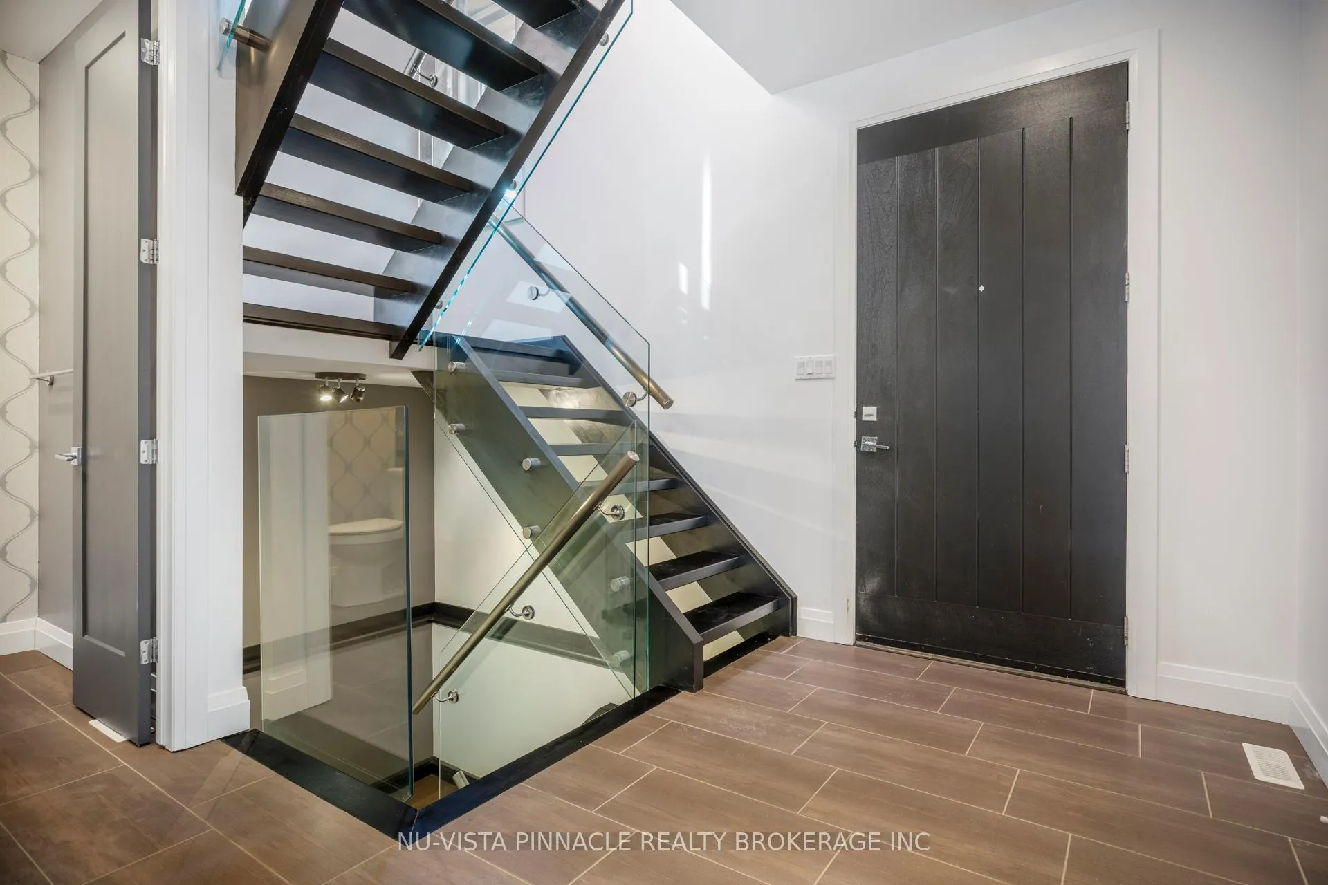 Photo 7 of Unit 16, 433 Hyde Park Road, London, North P — HOMEH