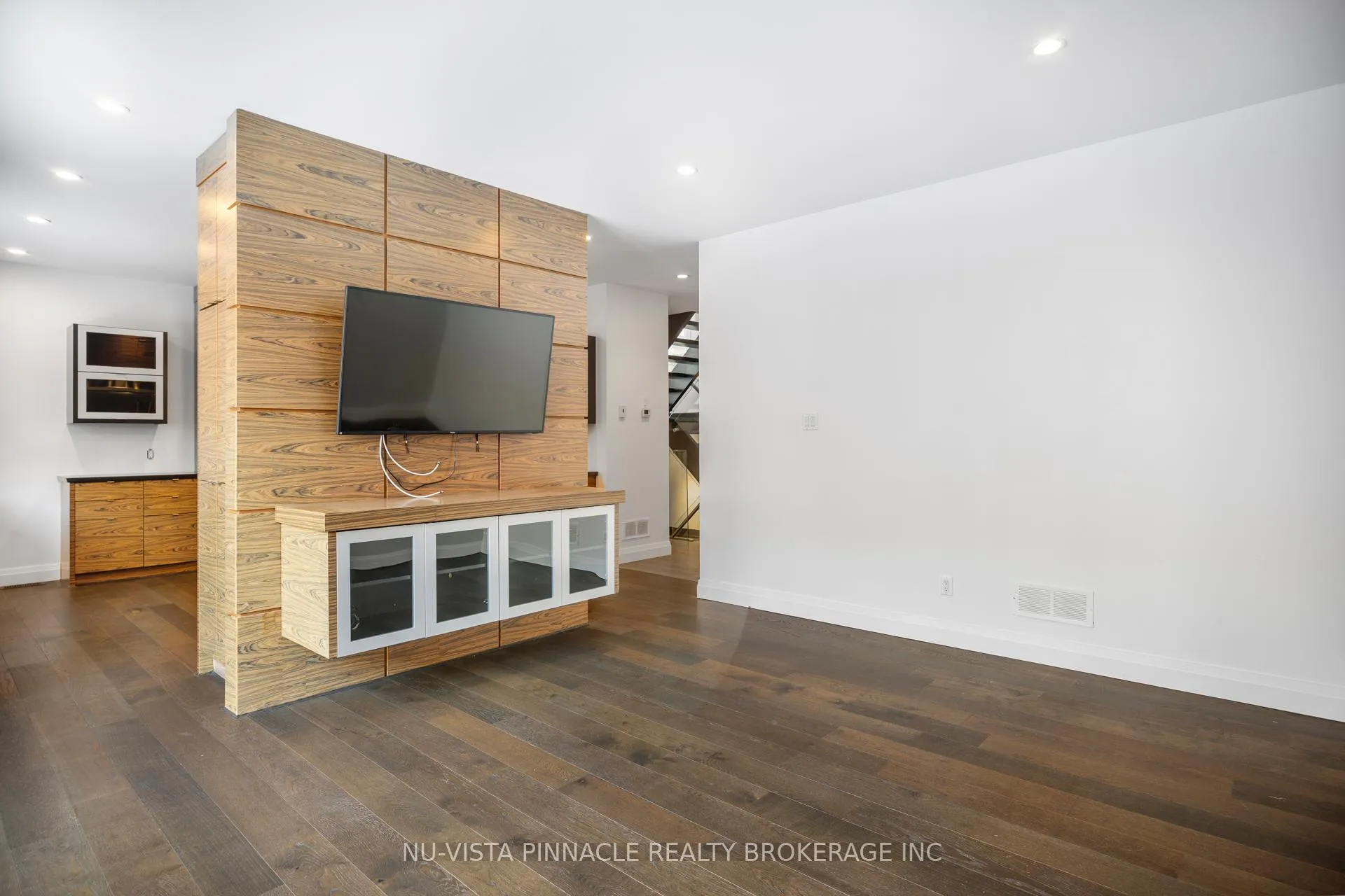 Photo 12 of Unit 16, 433 Hyde Park Road, London, North P — HOMEH