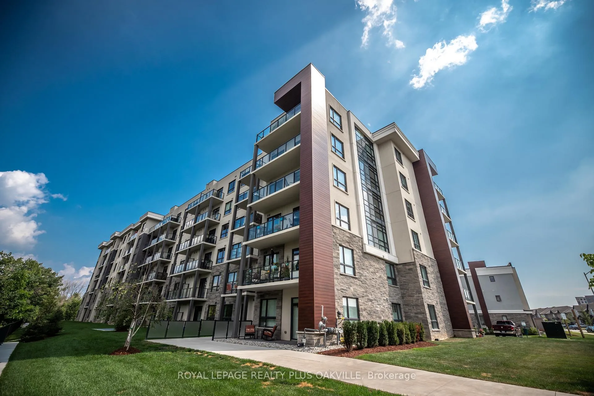 Photo 2 of Unit 214, 125 Shoreview Place, Hamilton, Lakeshore — HOMEH
