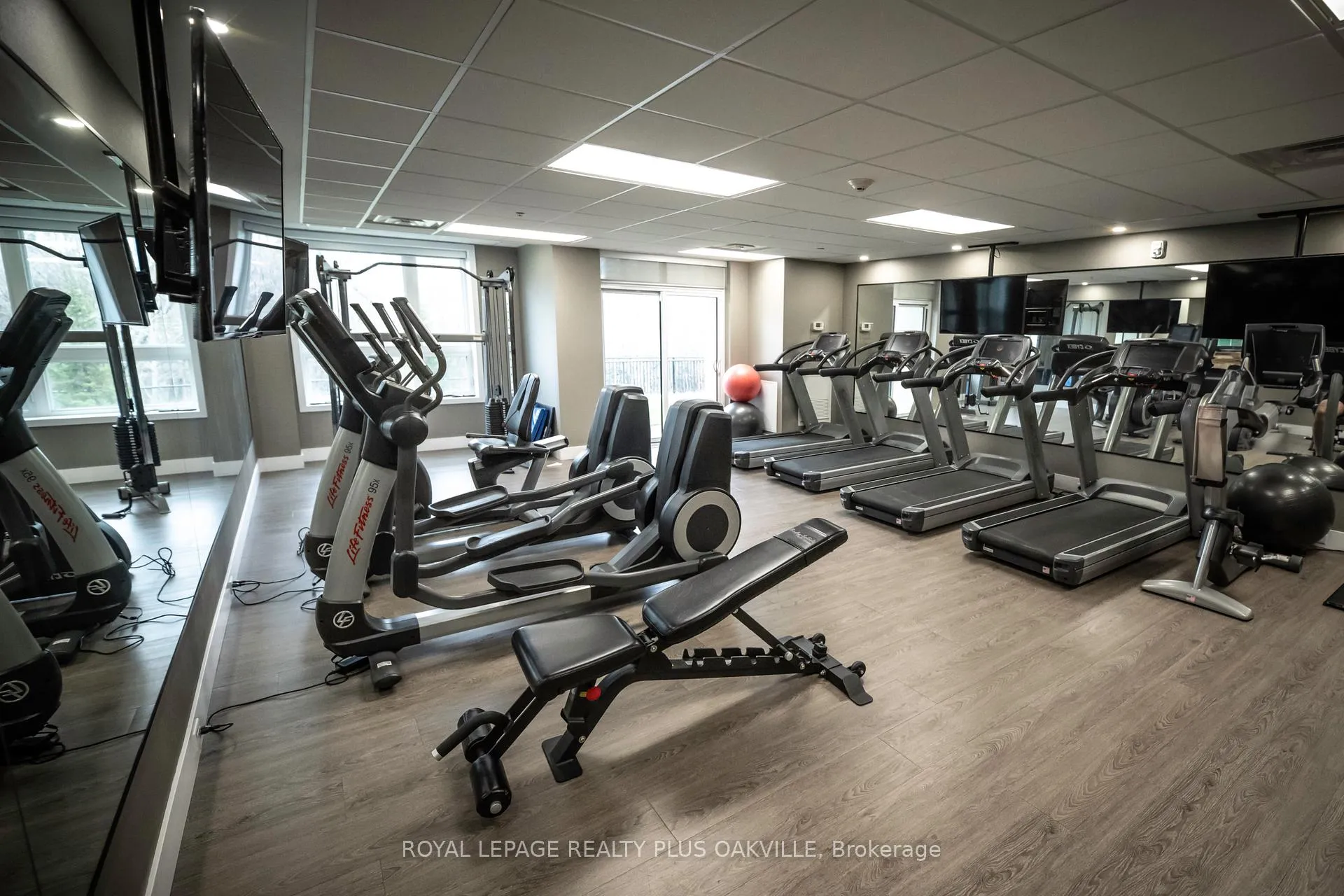 Photo 24 of Unit 214, 125 Shoreview Place, Hamilton, Lakeshore — HOMEH