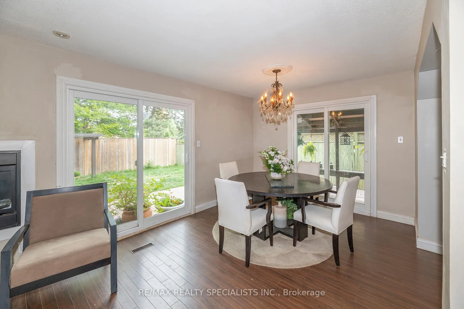 Photo 8 of 21 Richvale Drive S, Brampton, Heart Lake East — HOMEH