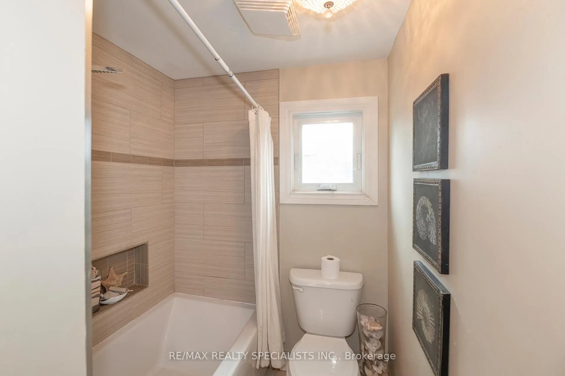 Photo 18 of 21 Richvale Drive S, Brampton, Heart Lake East — HOMEH