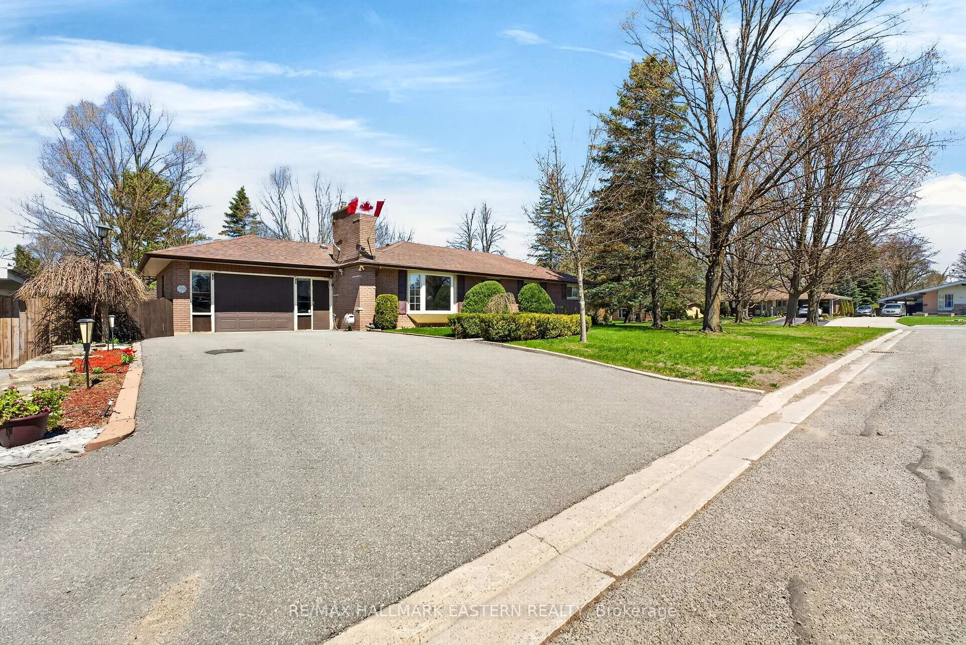 Photo 3 of 47 Springbrook Drive, Peterborough, Monaghan Ward 2 — HOMEH