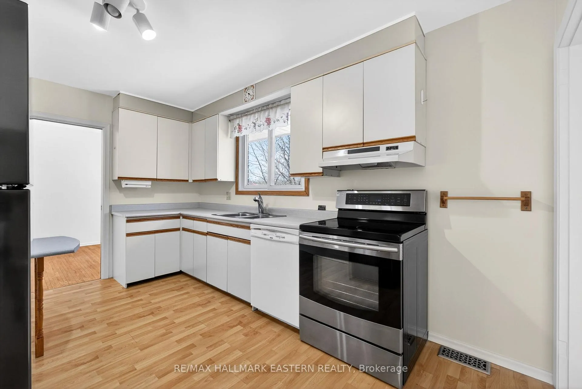 Photo 13 of 47 Springbrook Drive, Peterborough, Monaghan Ward 2 — HOMEH