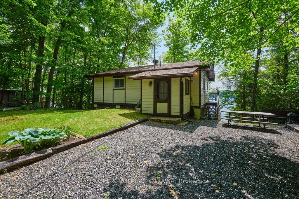 Photo 1 of 1054 Coutlee Point Lane, Frontenac, Frontenac Centre — HOMEH