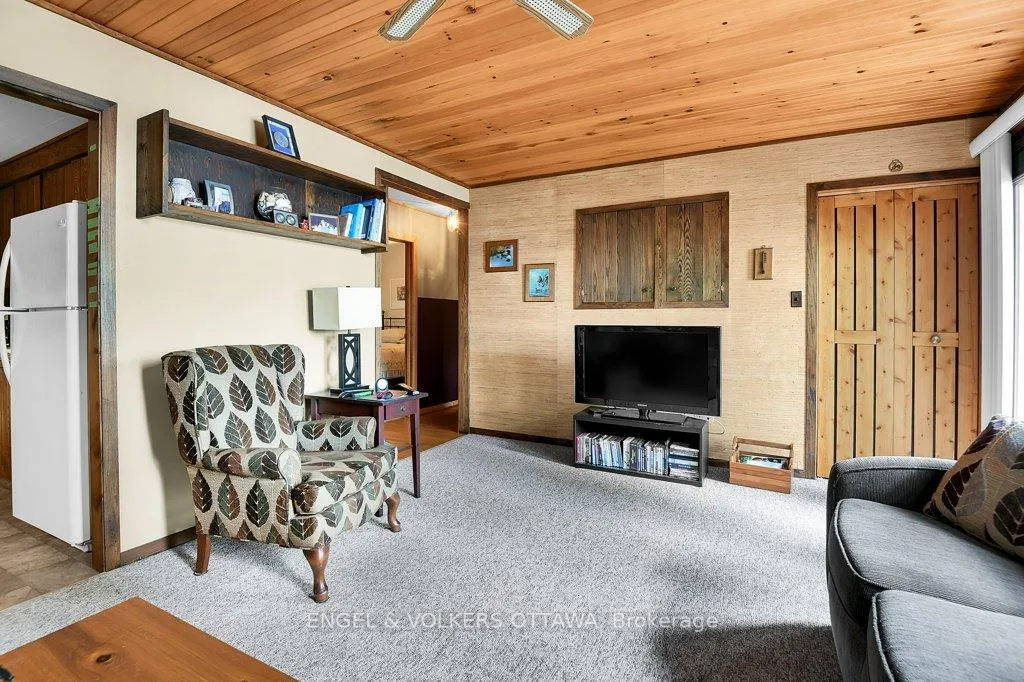 Photo 13 of 1054 Coutlee Point Lane, Frontenac, Frontenac Centre — HOMEH