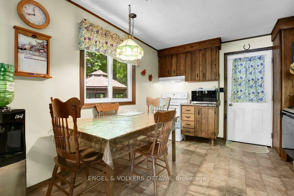 Photo 16 of 1054 Coutlee Point Lane, Frontenac, Frontenac Centre — HOMEH