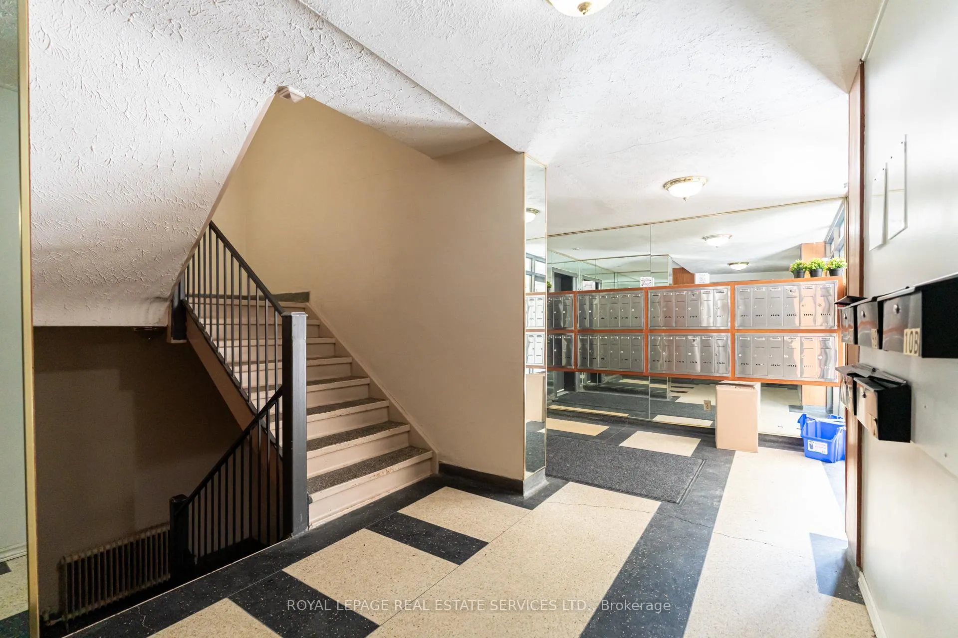 Photo 3 of Unit 105, 101 Coe Hill Drive, Toronto, High Park-Swansea — HOMEH