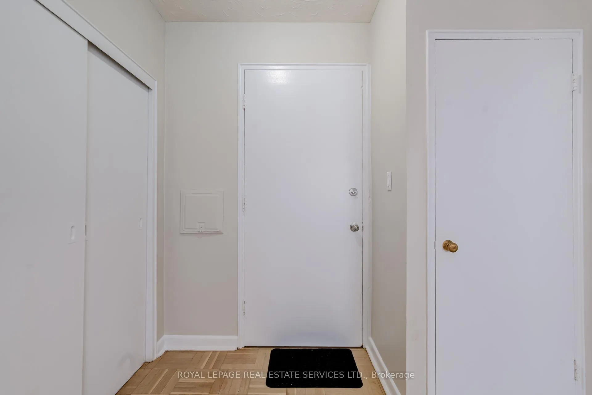 Photo 4 of Unit 105, 101 Coe Hill Drive, Toronto, High Park-Swansea — HOMEH