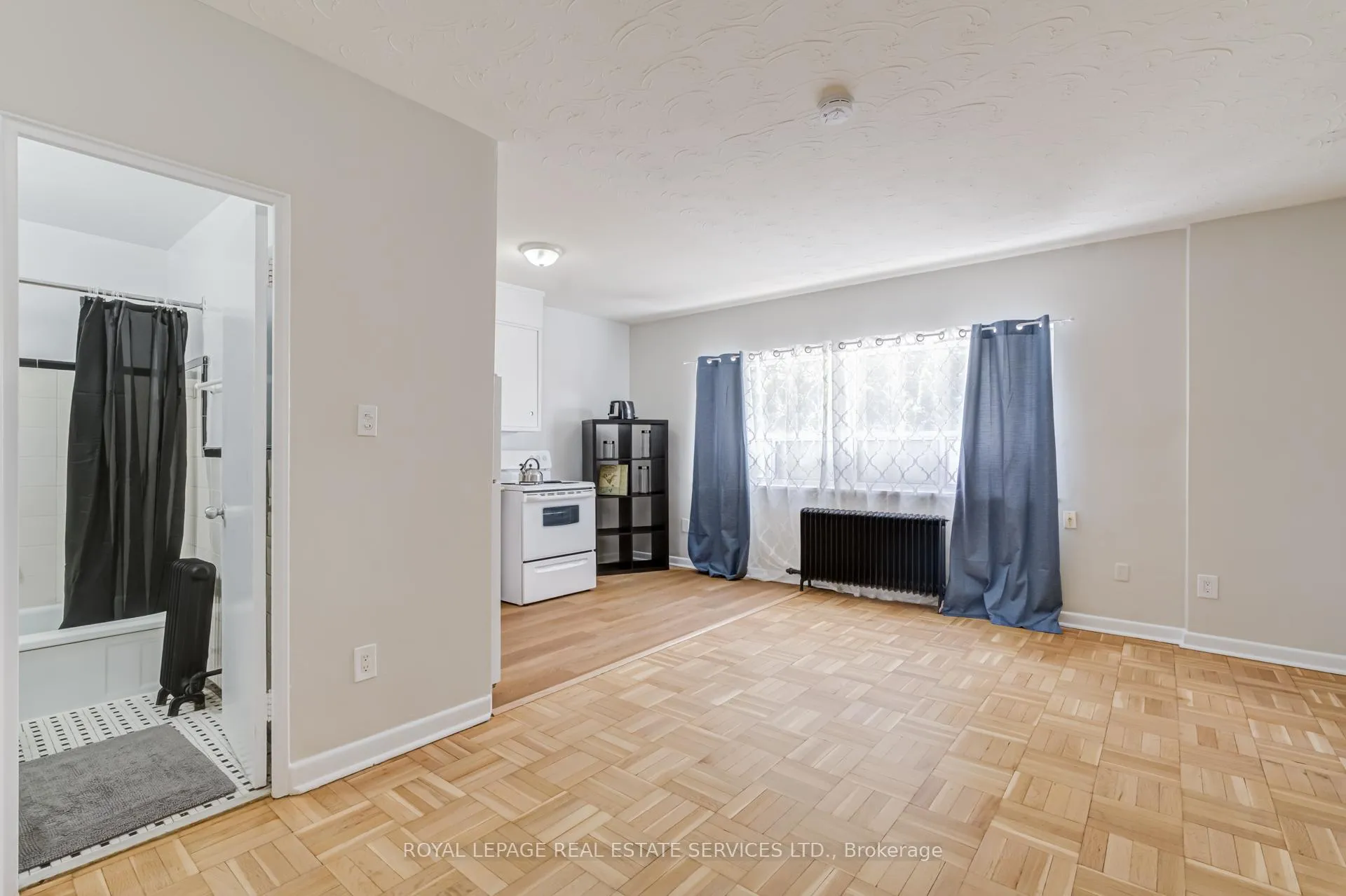 Photo 5 of Unit 105, 101 Coe Hill Drive, Toronto, High Park-Swansea — HOMEH