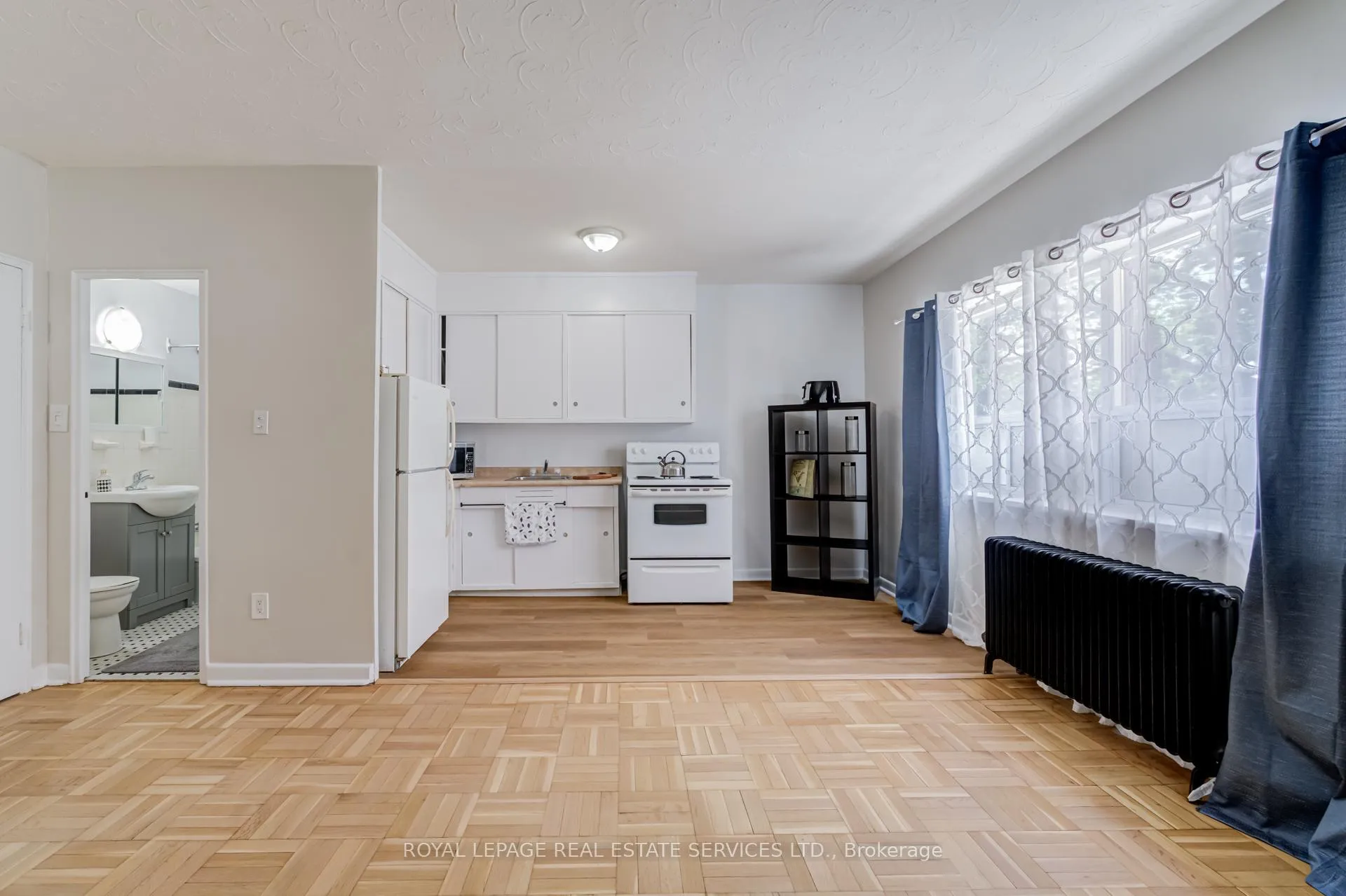 Photo 6 of Unit 105, 101 Coe Hill Drive, Toronto, High Park-Swansea — HOMEH