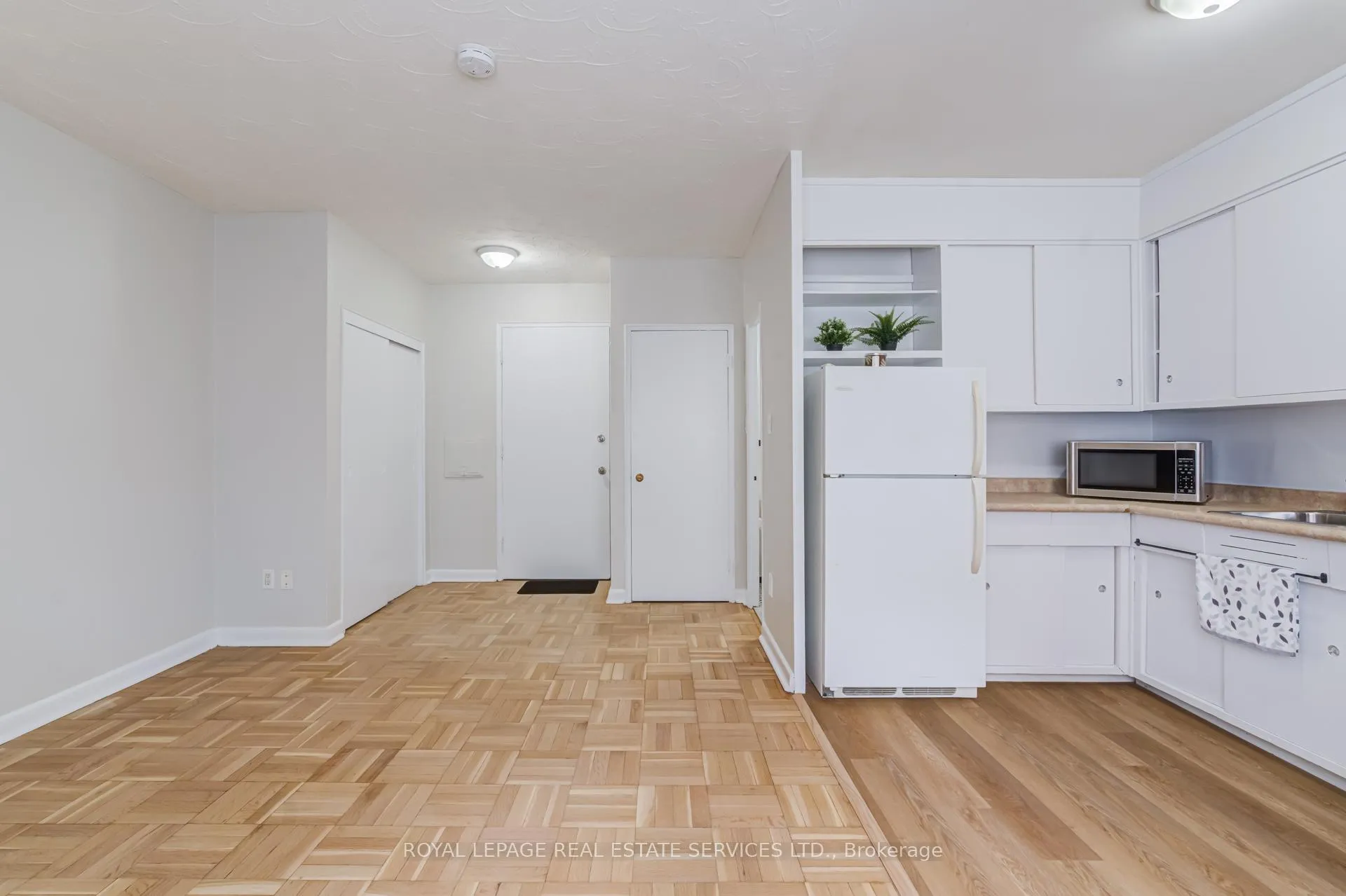 Photo 7 of Unit 105, 101 Coe Hill Drive, Toronto, High Park-Swansea — HOMEH