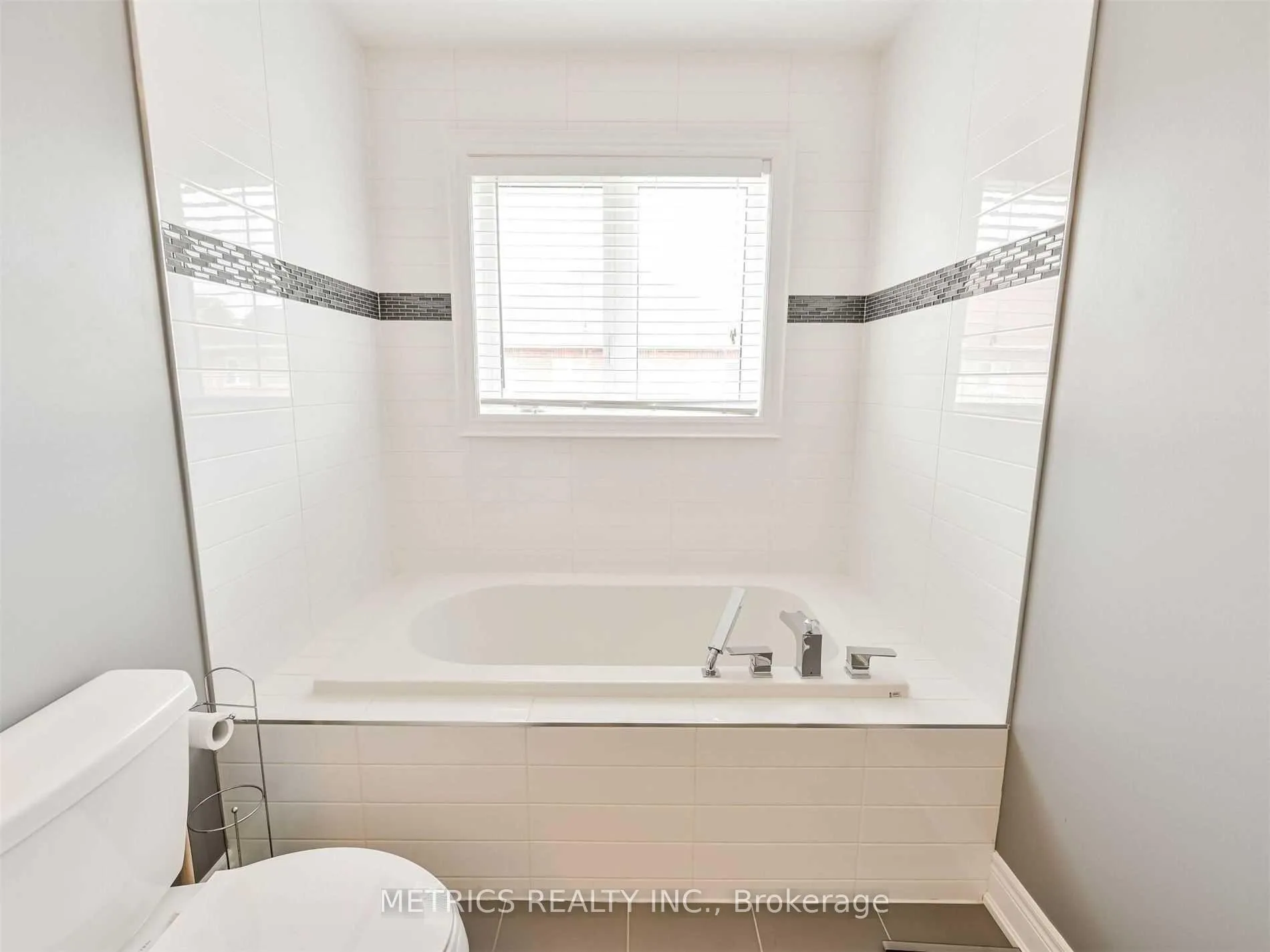 Photo 4 of 63 Lesabre Crescent, Brampton, Bram East — HOMEH
