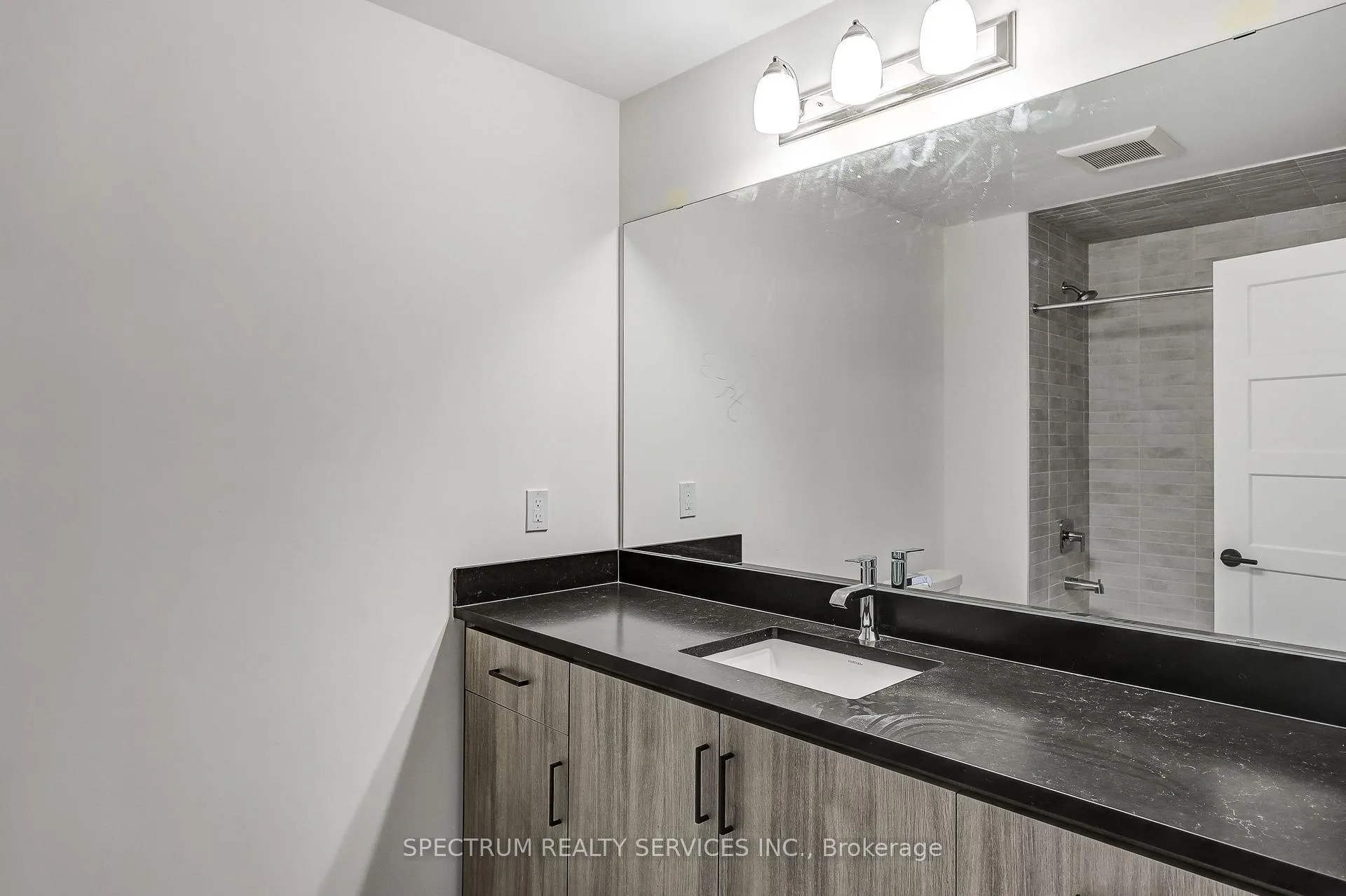 Photo 25 of 72 Adario Crescent, Vaughan, Vellore Village — HOMEH